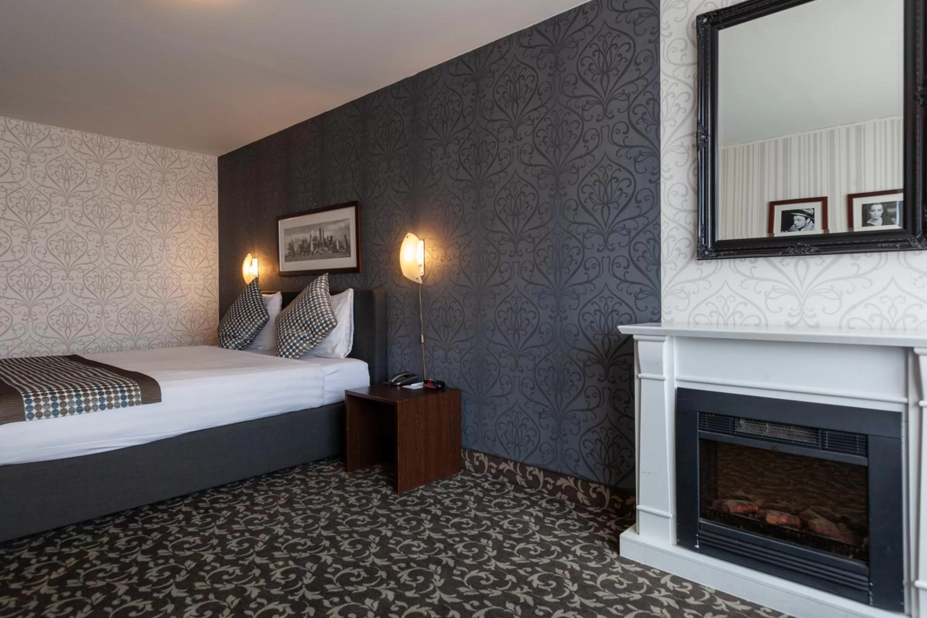 Bedroom, Bed in Amsterdam Hotel Uithoorn