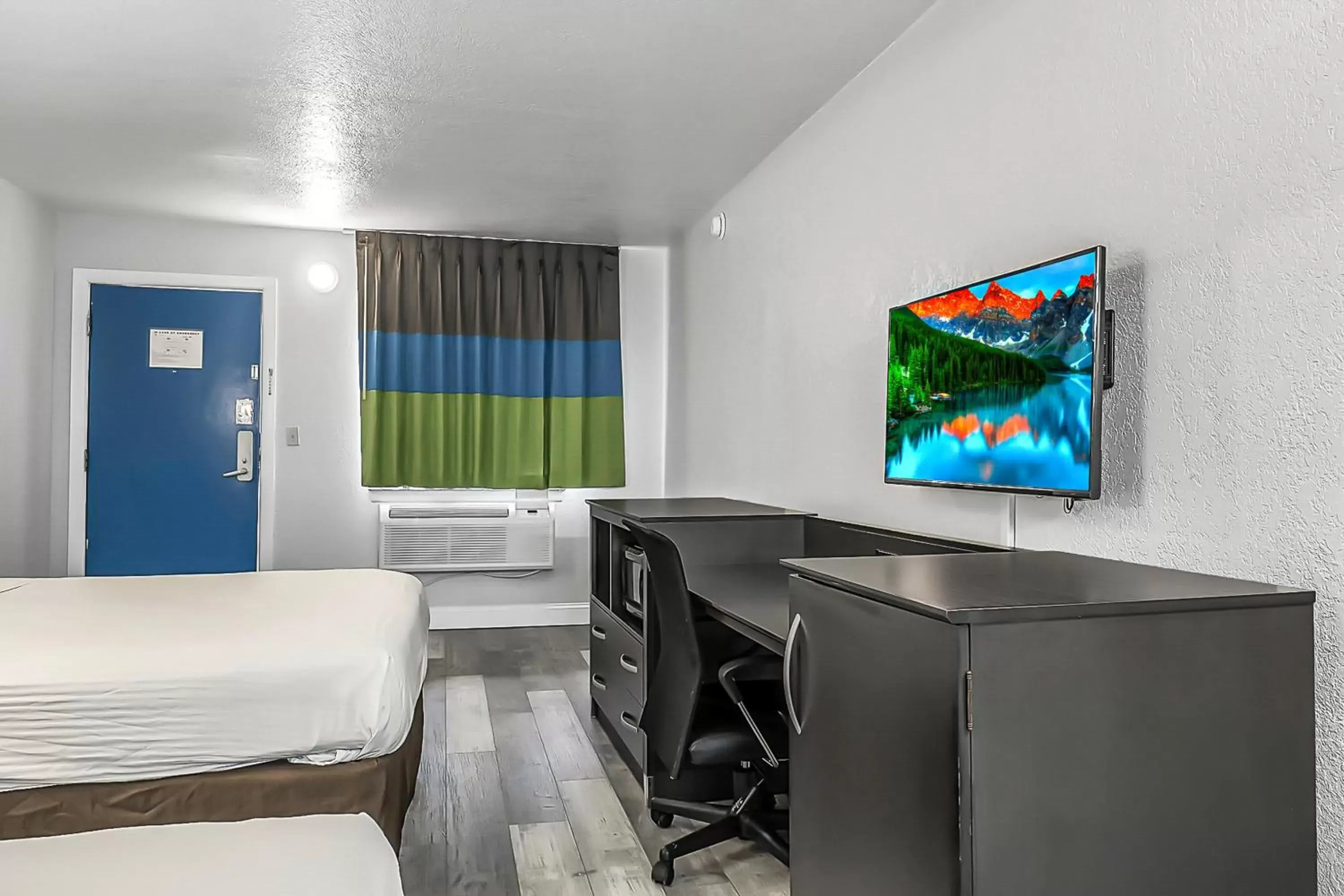 TV and multimedia in SureStay Hotel by Best Western Oklahoma City West