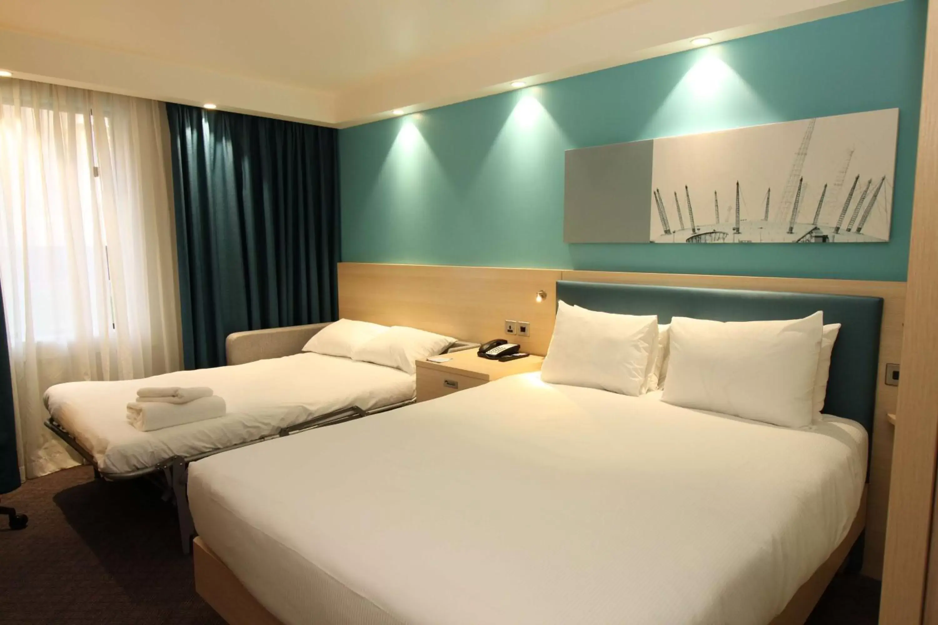 Bed in Hampton By Hilton London Docklands