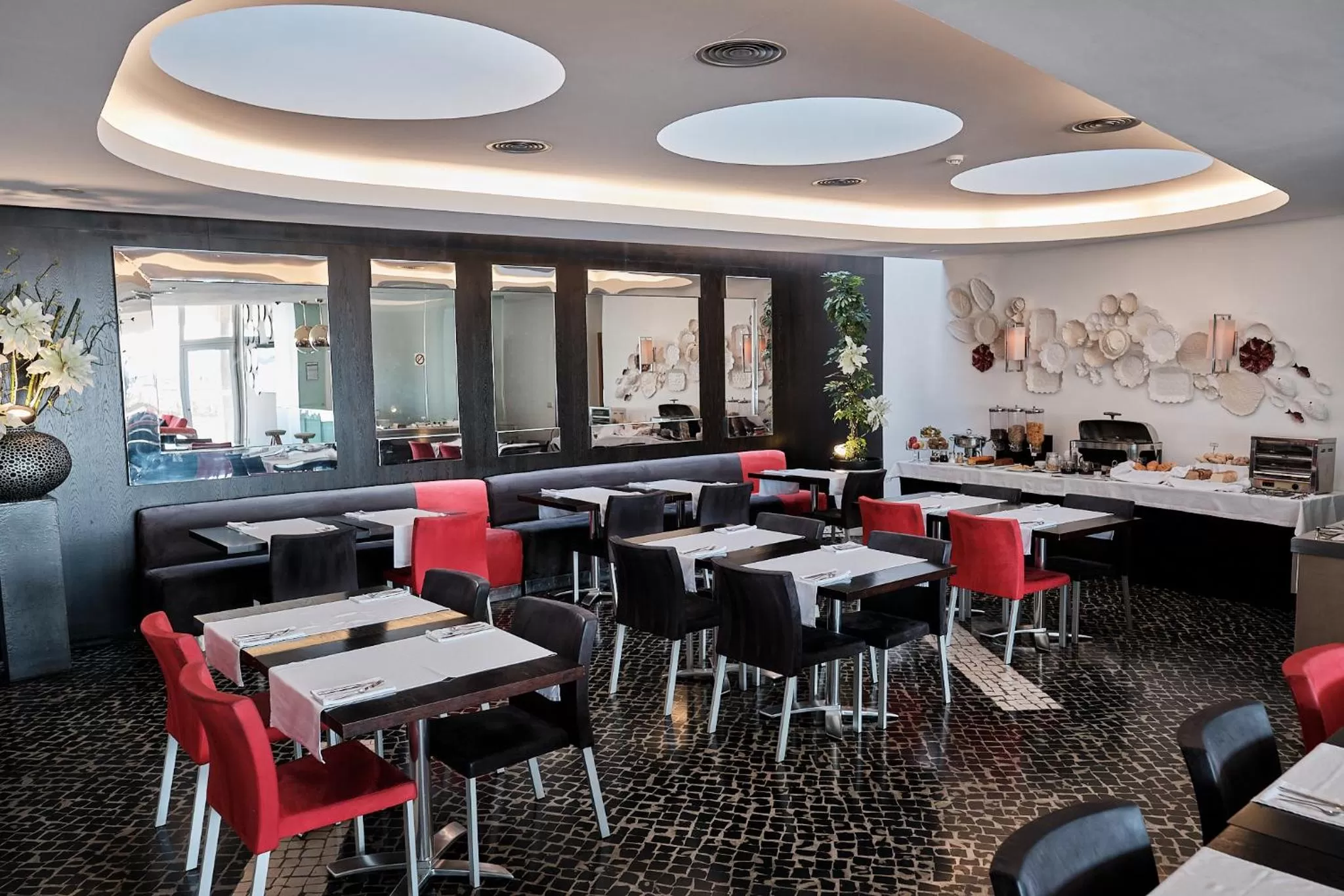Restaurant/places to eat in Hotel Praia Marina by RIDAN Hotels