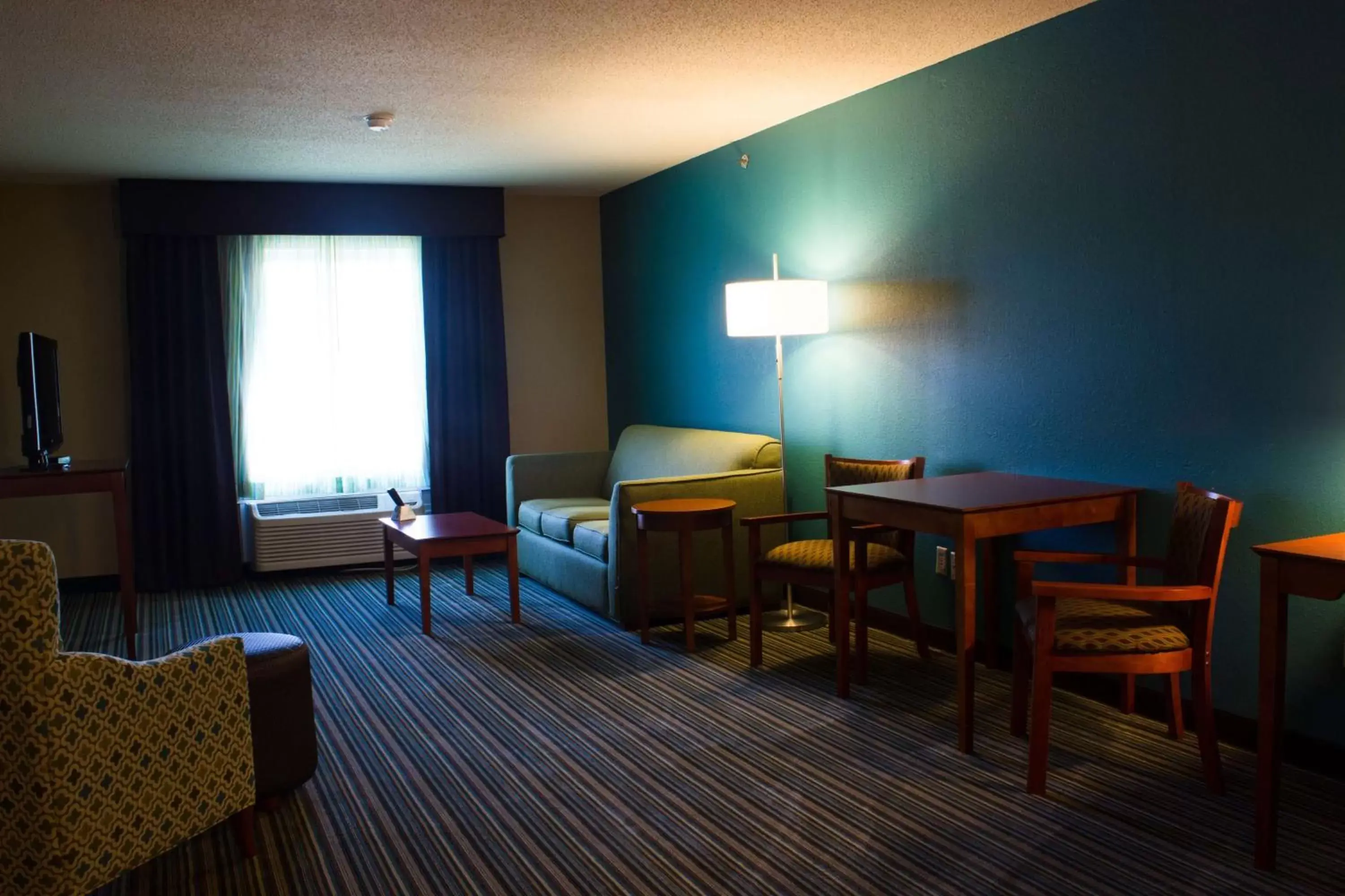 Photo of the whole room, Seating Area in BEST WESTERN Plus Menomonie Inn & Suites