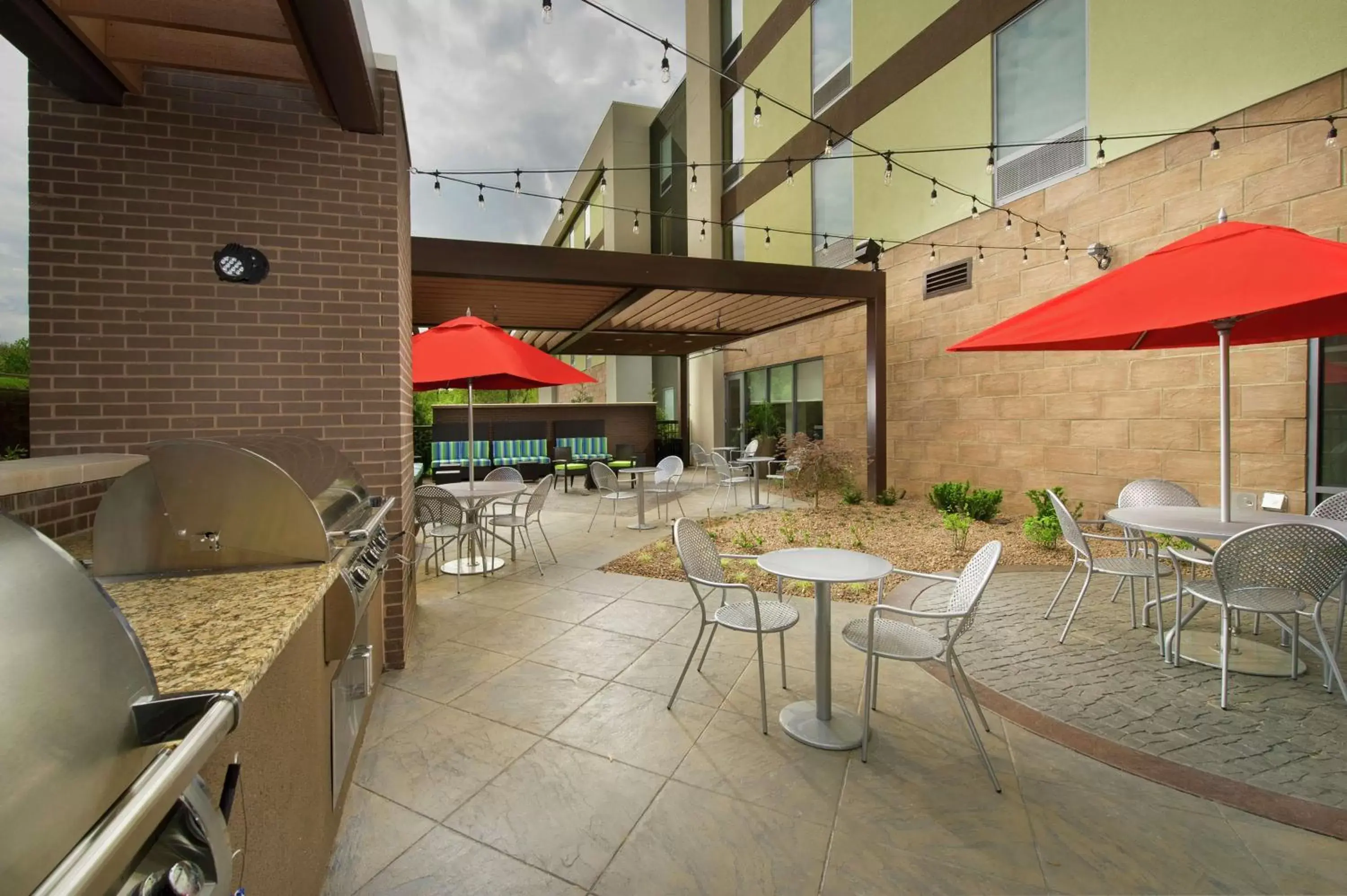 Patio, Restaurant/Places to Eat in Home2 Suites by Hilton Louisville East Hurstbourne