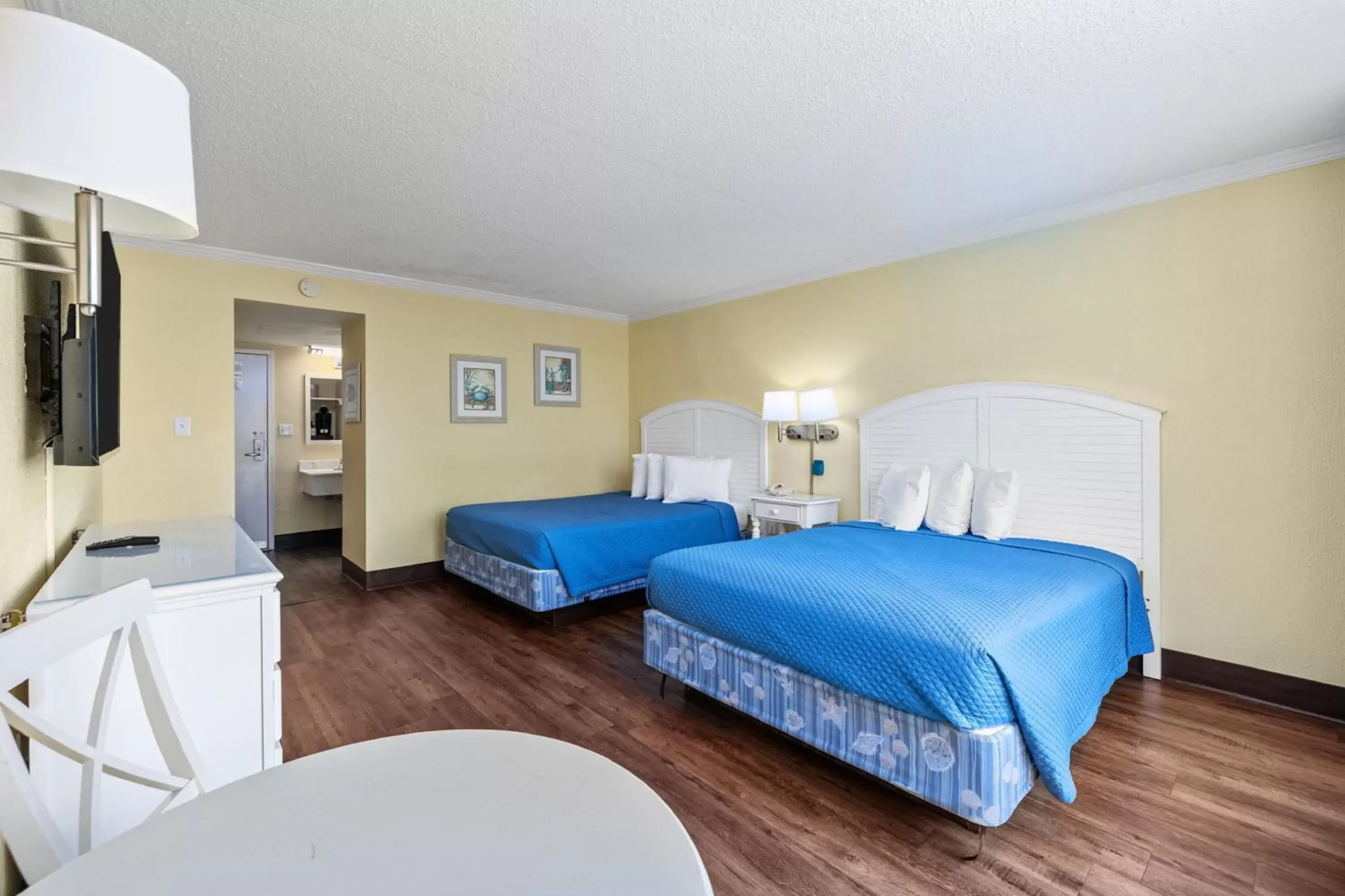 Bedroom, Bed in North Shore Oceanfront Resort Hotel