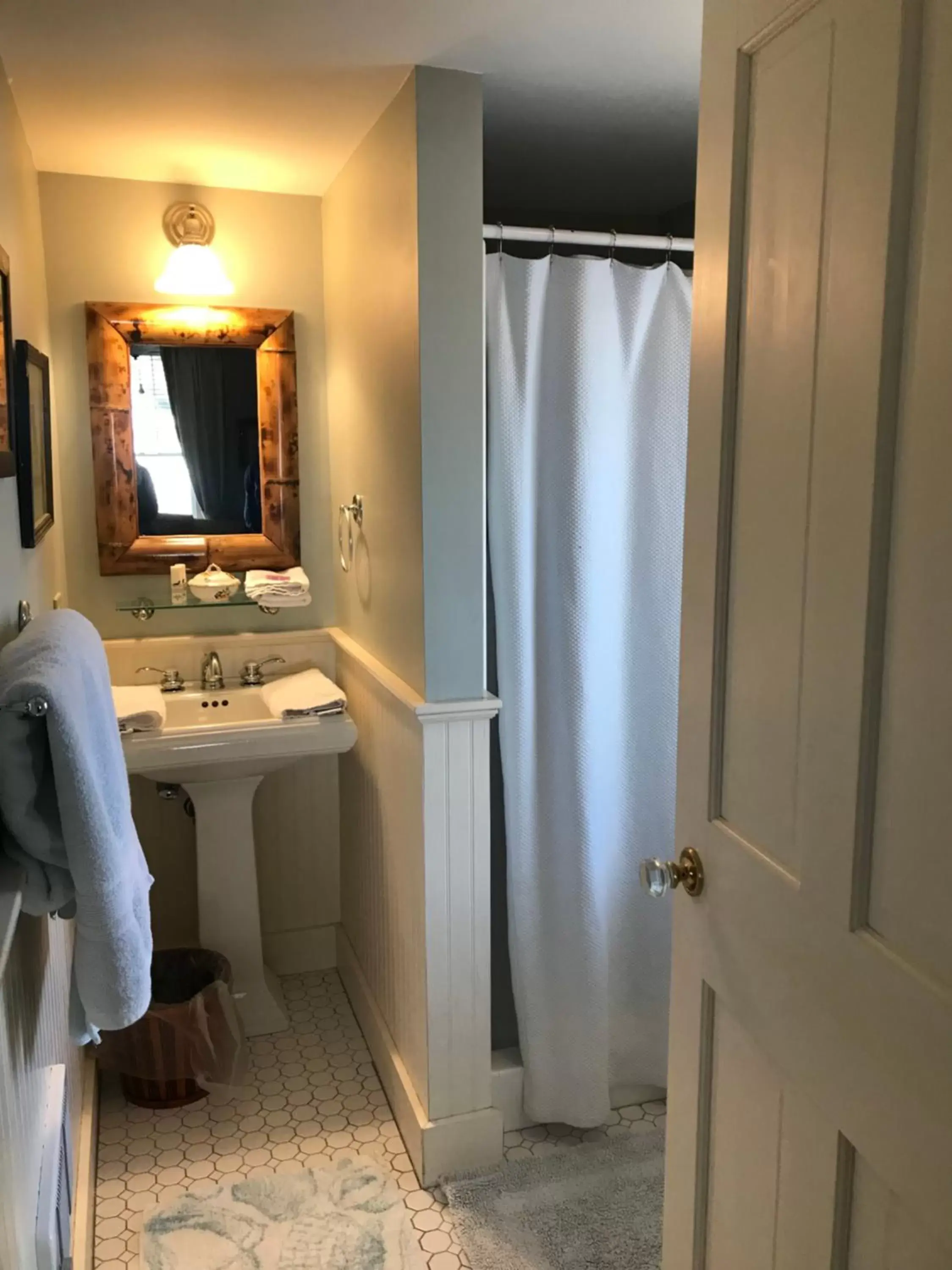 Bathroom in Topsides Bed & Breakfast