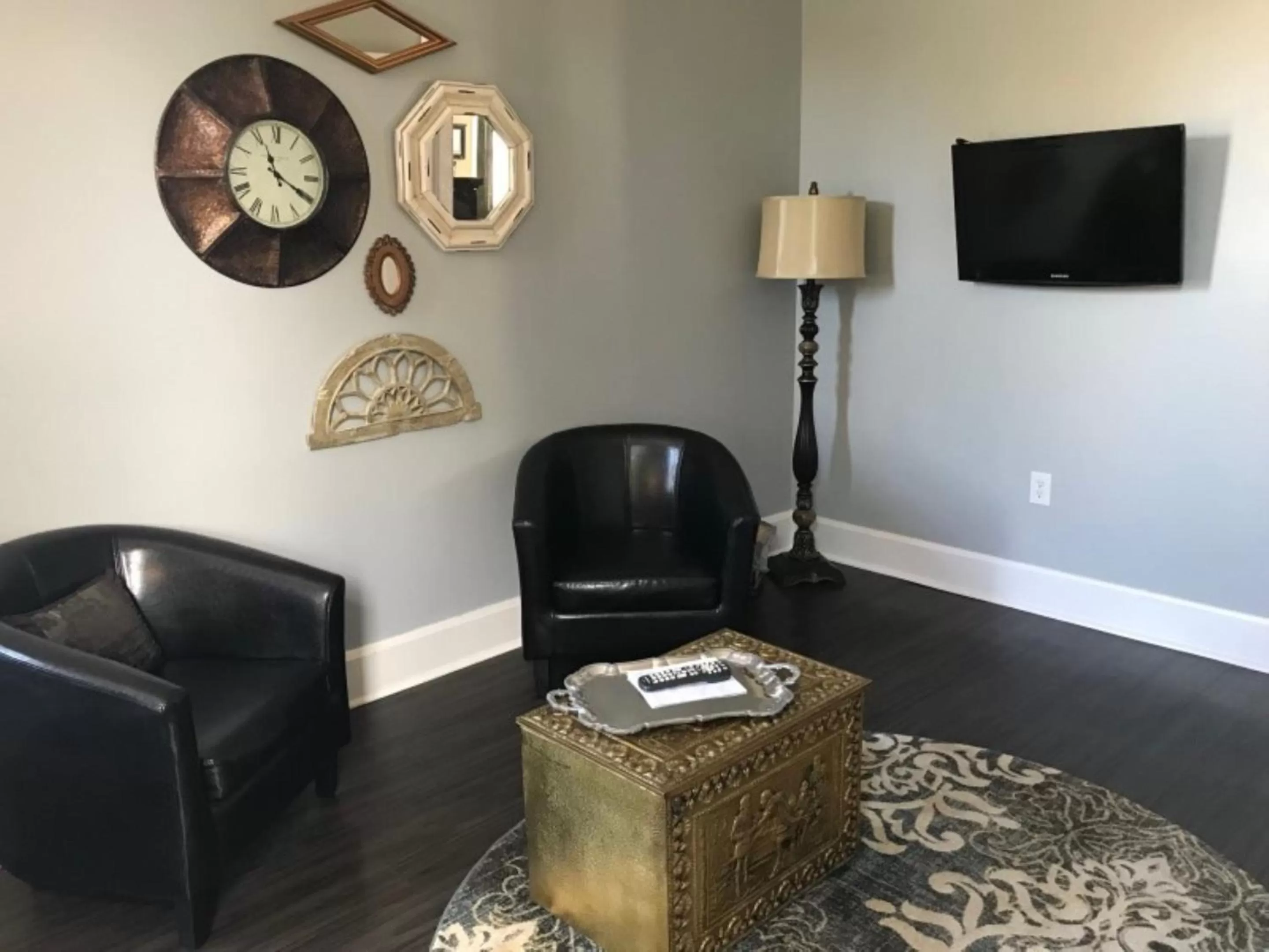 Decorative detail, TV/Entertainment Center in Nestle Inn