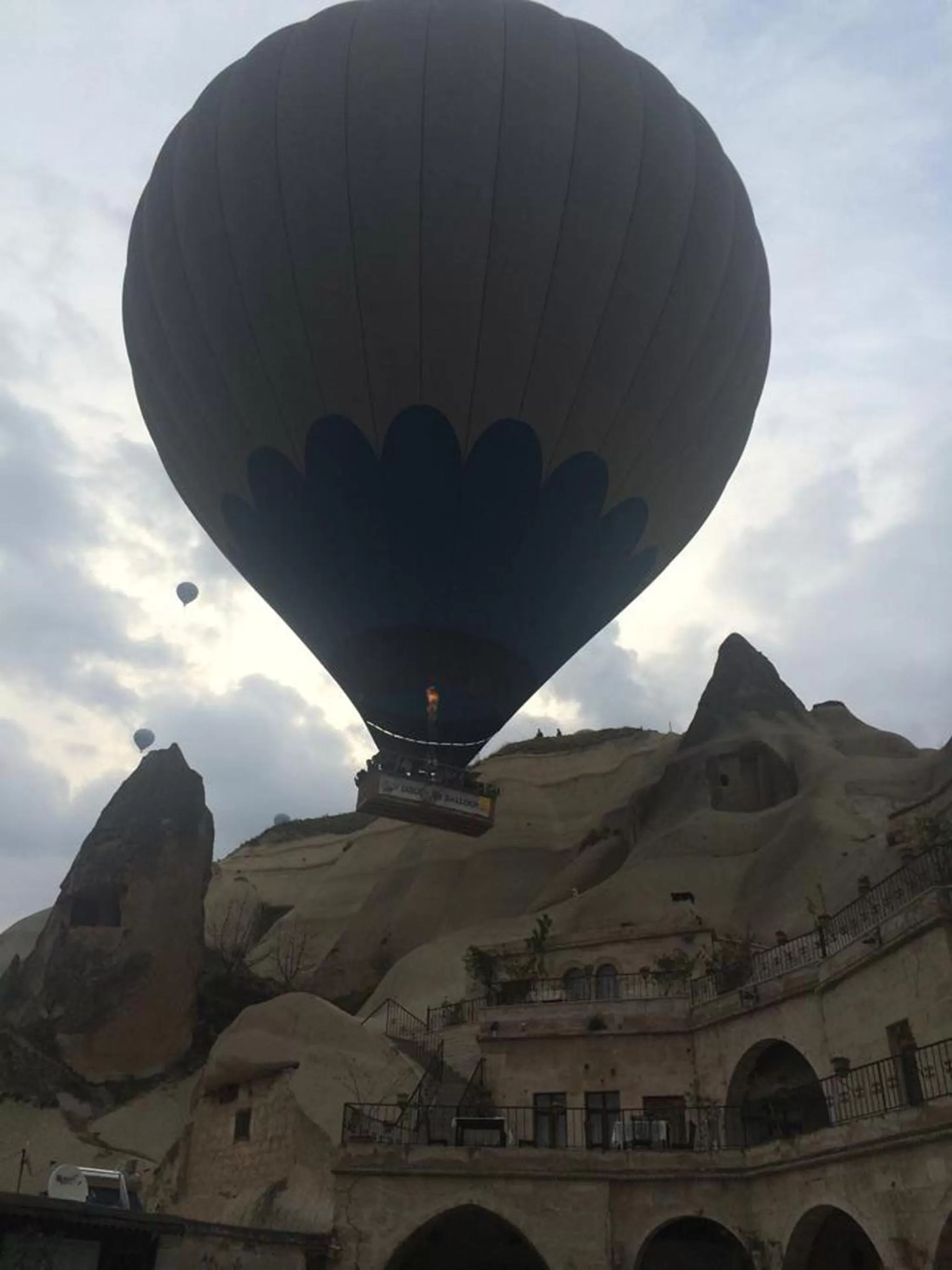 Area and facilities in Local Cave House