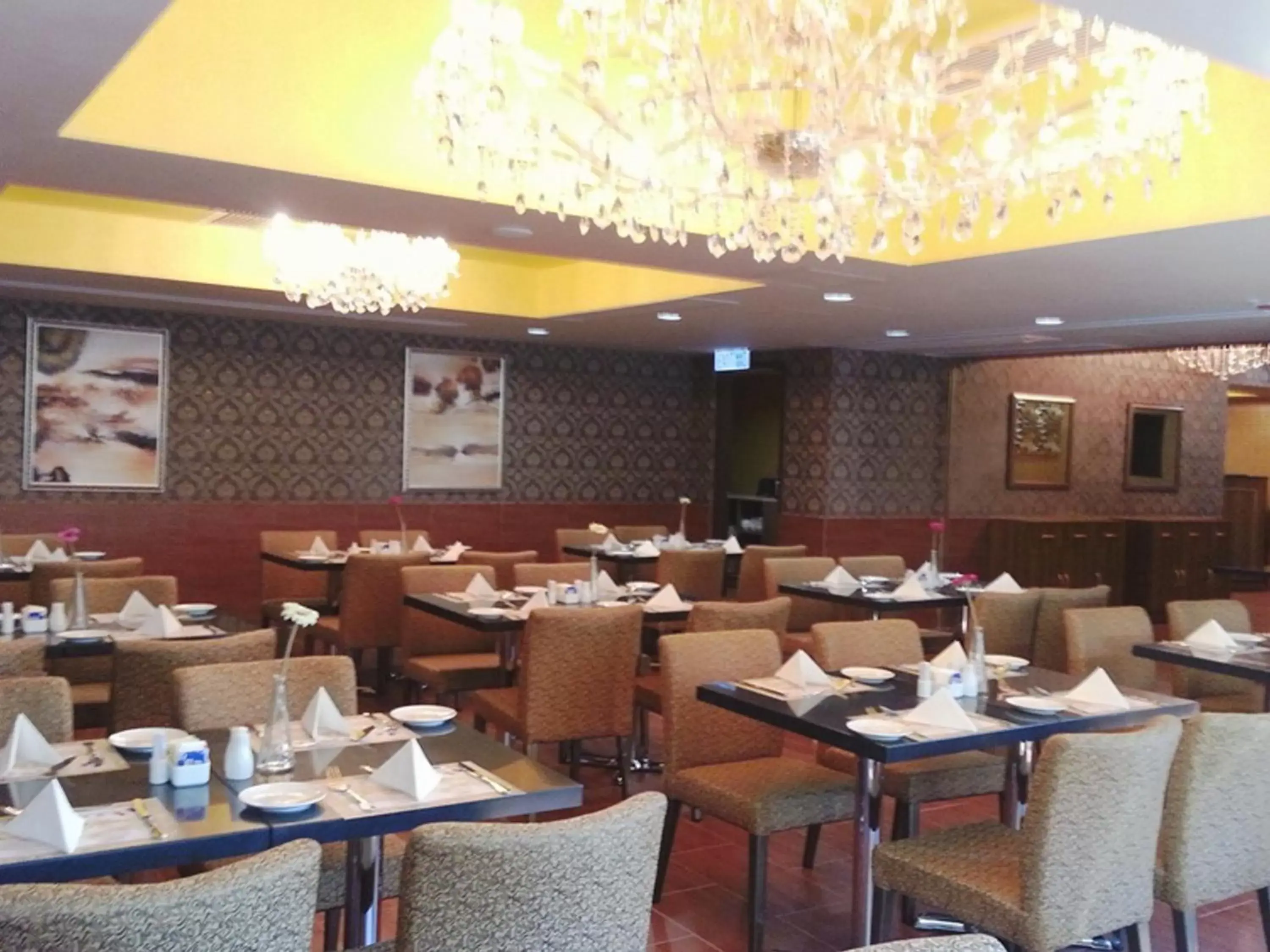 Restaurant/Places to Eat in Ramada Hong Kong Grand