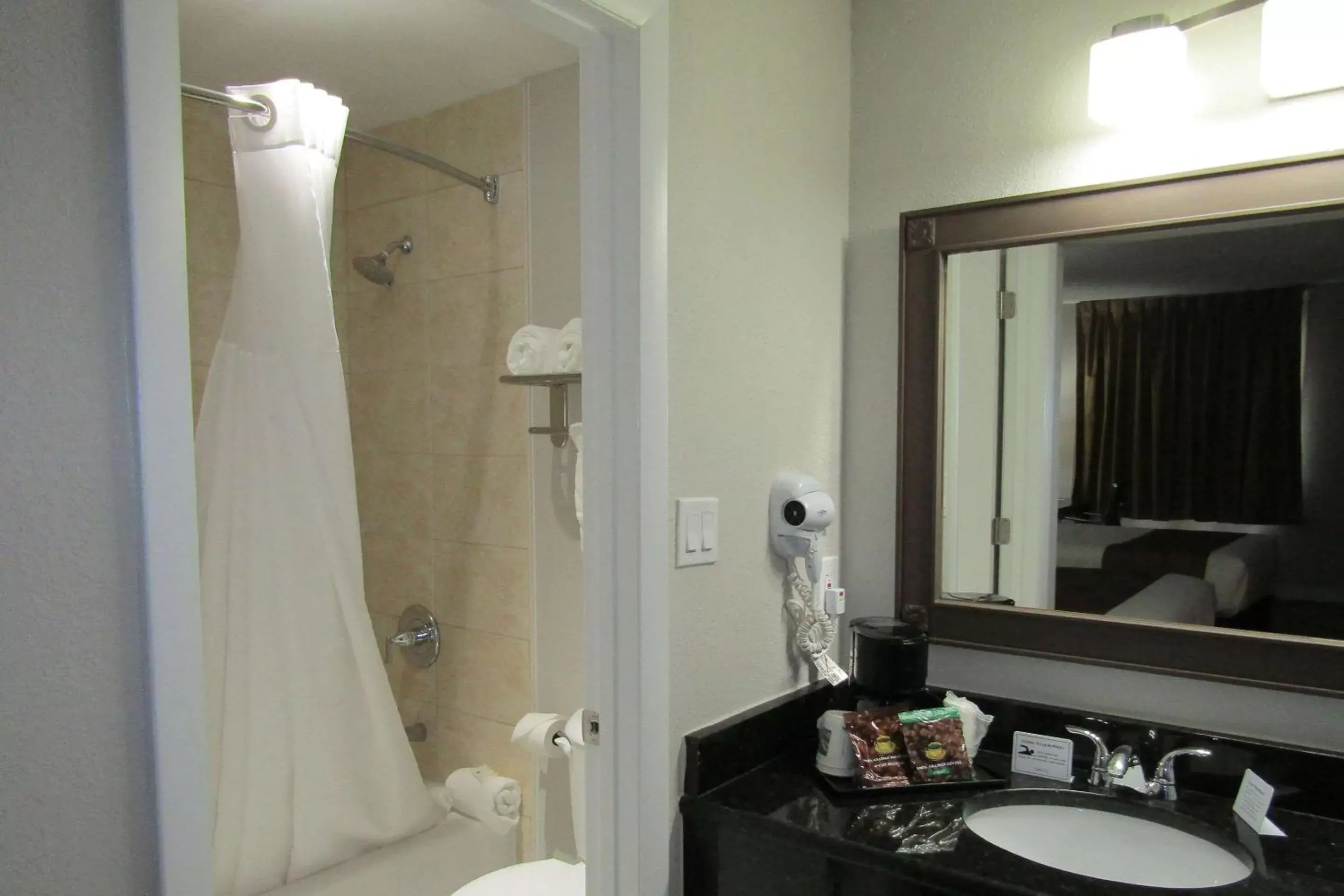 Bathroom in Quality Inn & Suites Kissimmee by The Lake - Free Shuttle to Theme Parks Bathroom in Quality Inn & Suites Kissimmee by The Lake - Free Shuttle to Theme Parks