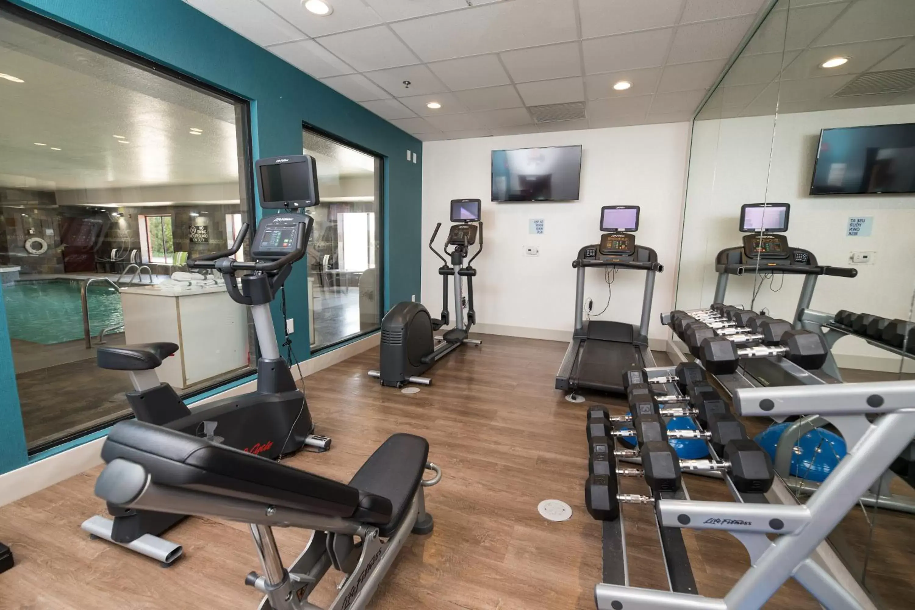 Spa and wellness centre/facilities, Fitness Center/Facilities in Holiday Inn Express Hotel & Suites Clinton, an IHG Hotel