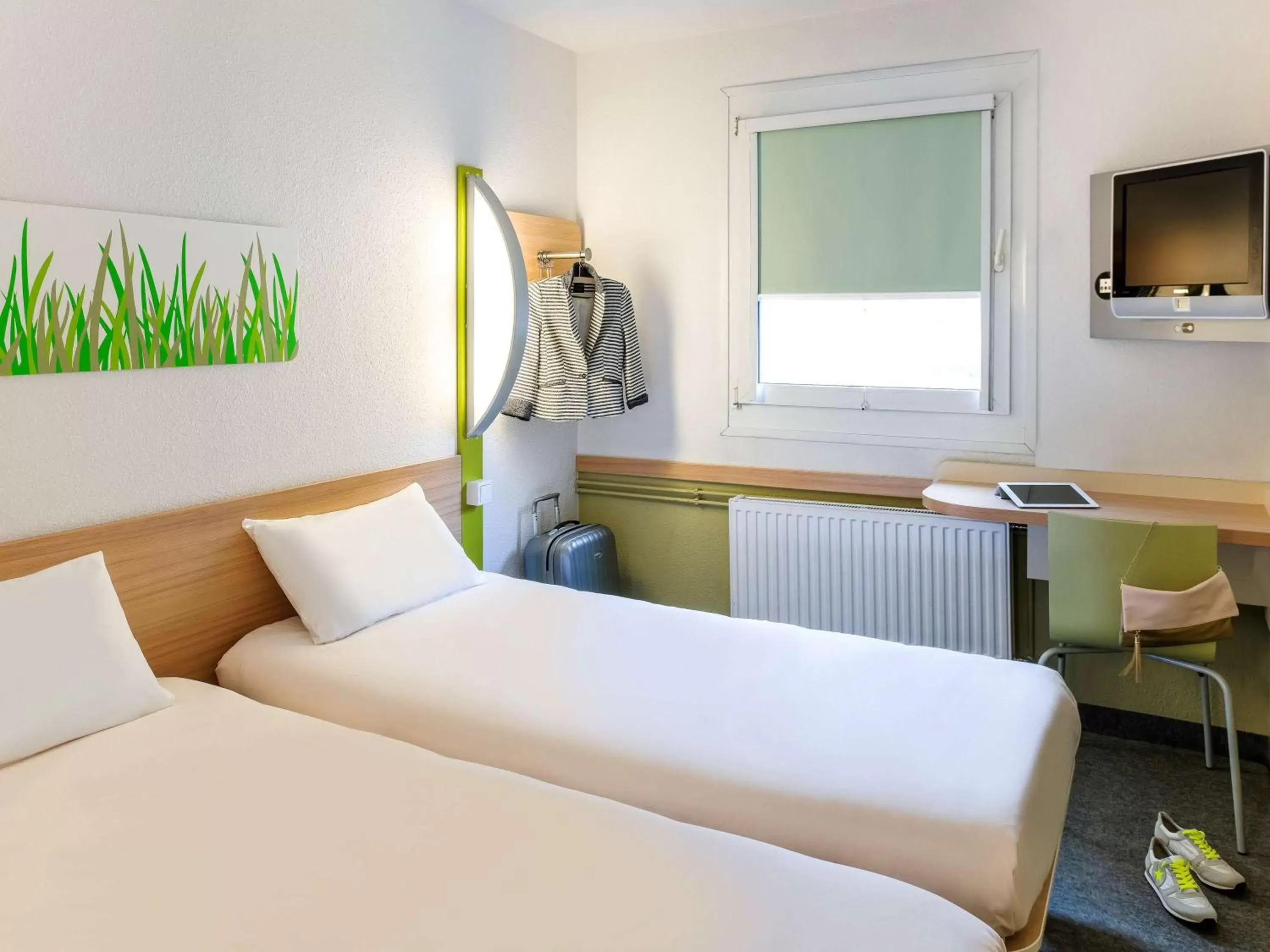 Photo of the whole room, Bed in ibis budget Tarbes