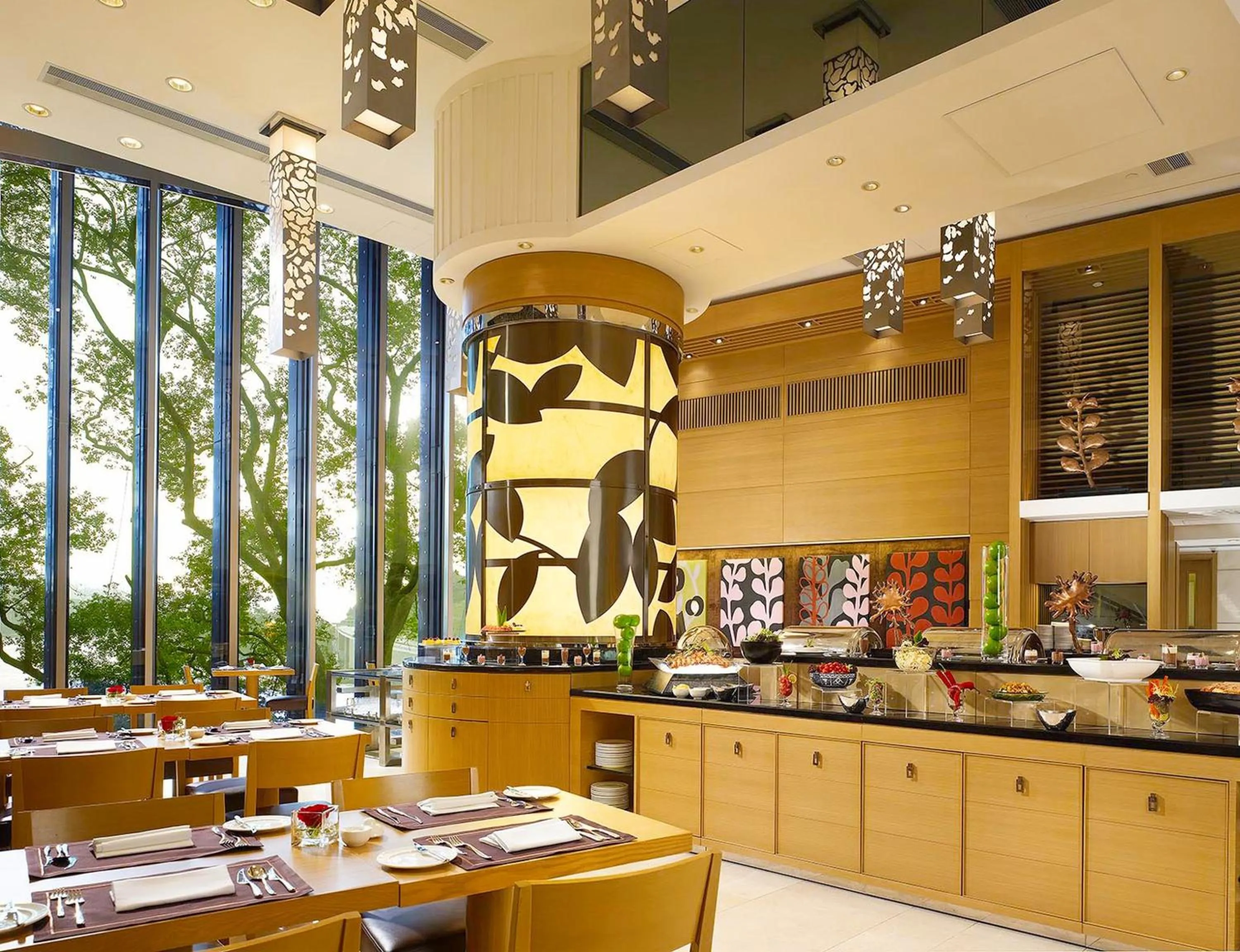 Restaurant/places to eat in Royal View Hotel