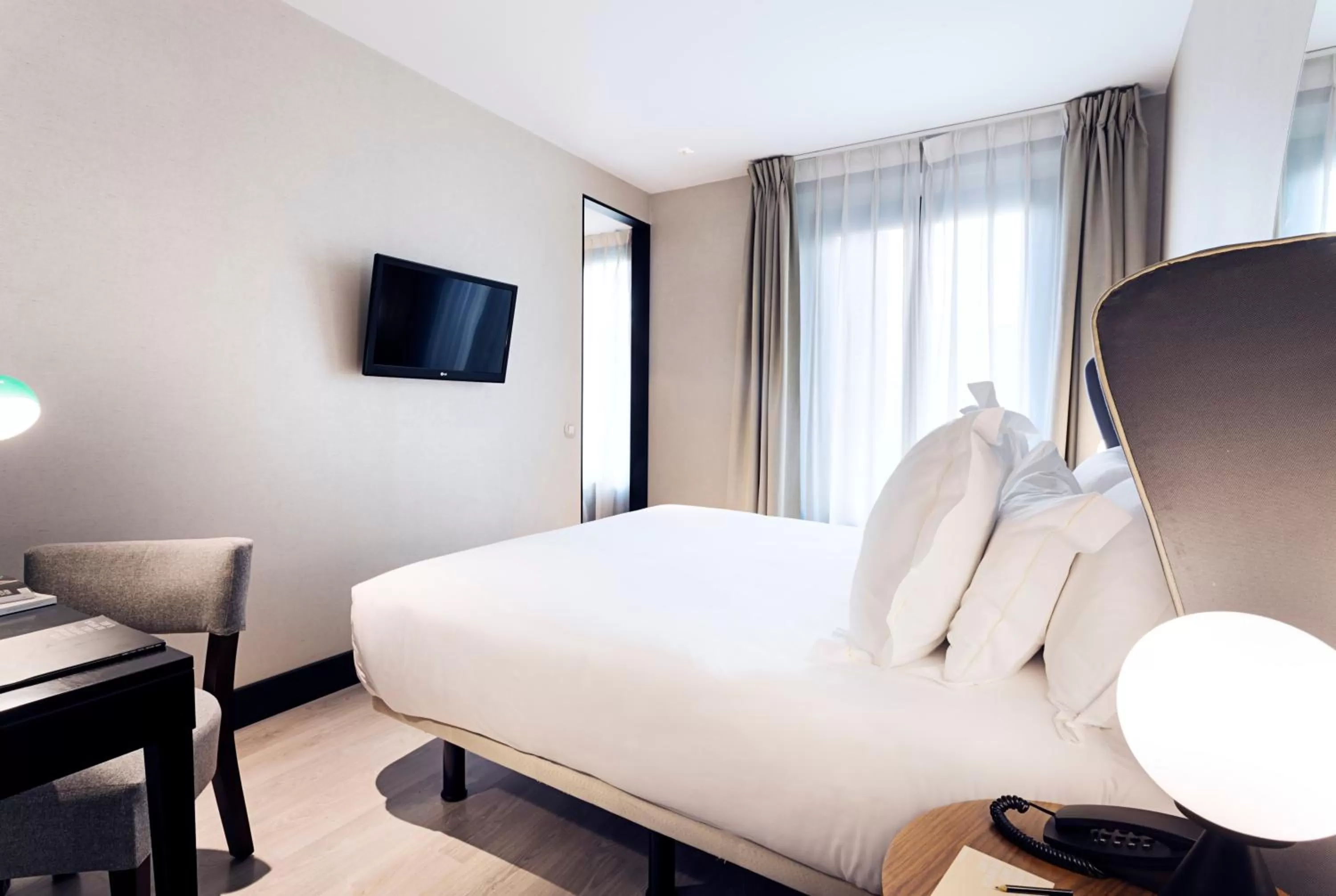 Bed in One Shot Luchana