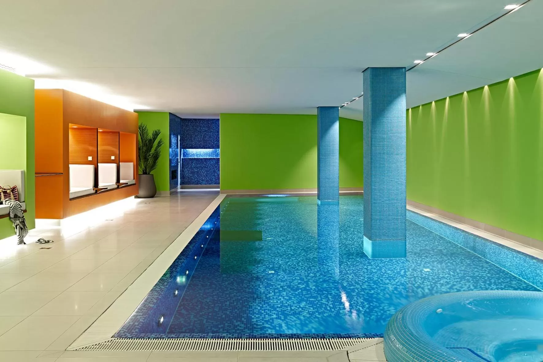 Swimming pool in SIDE, Hamburg, a Member of Design Hotels