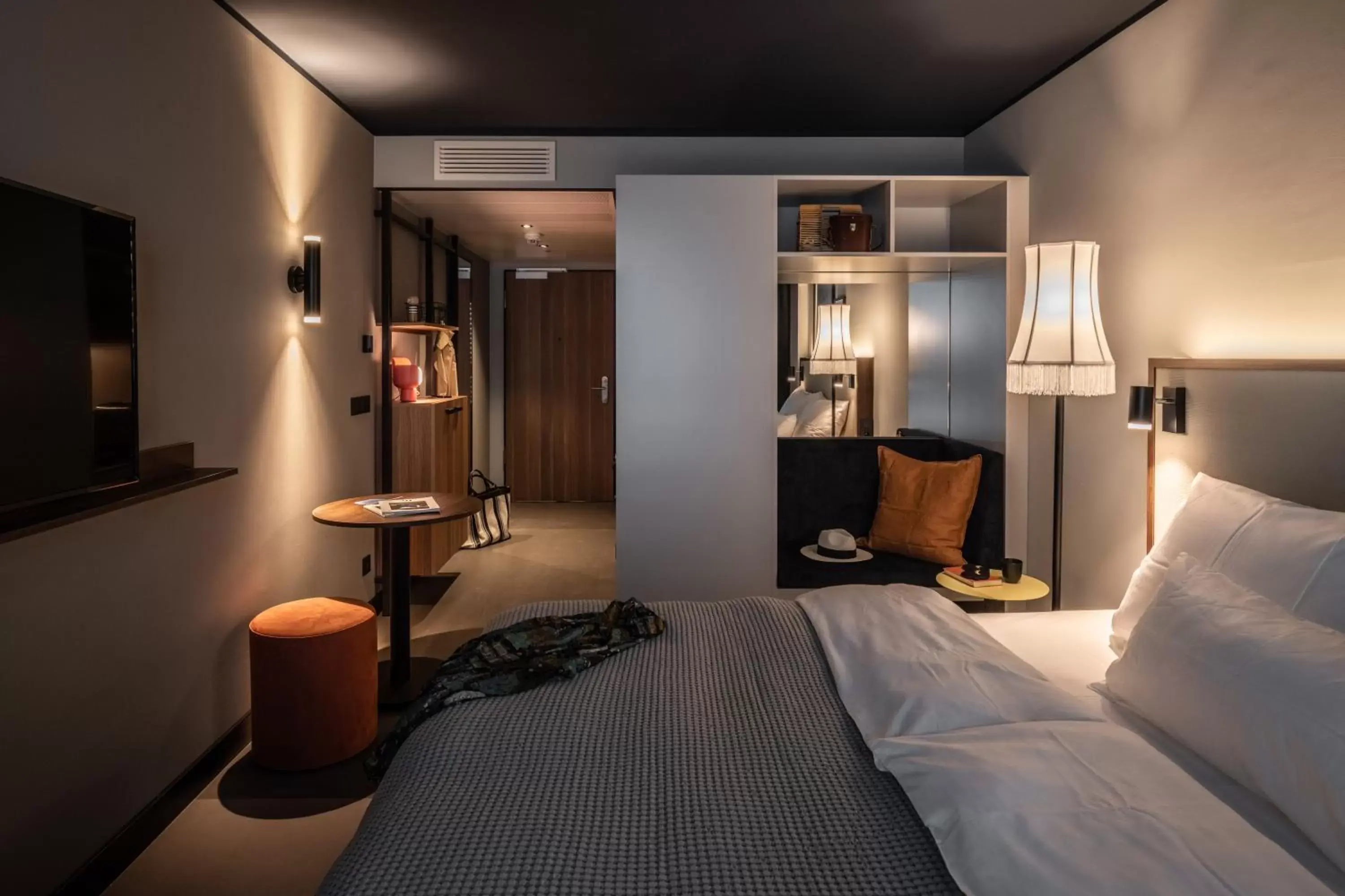 Photo of the whole room, Bed in Revo Munich Photo of the whole room, Bed in Revo Munich