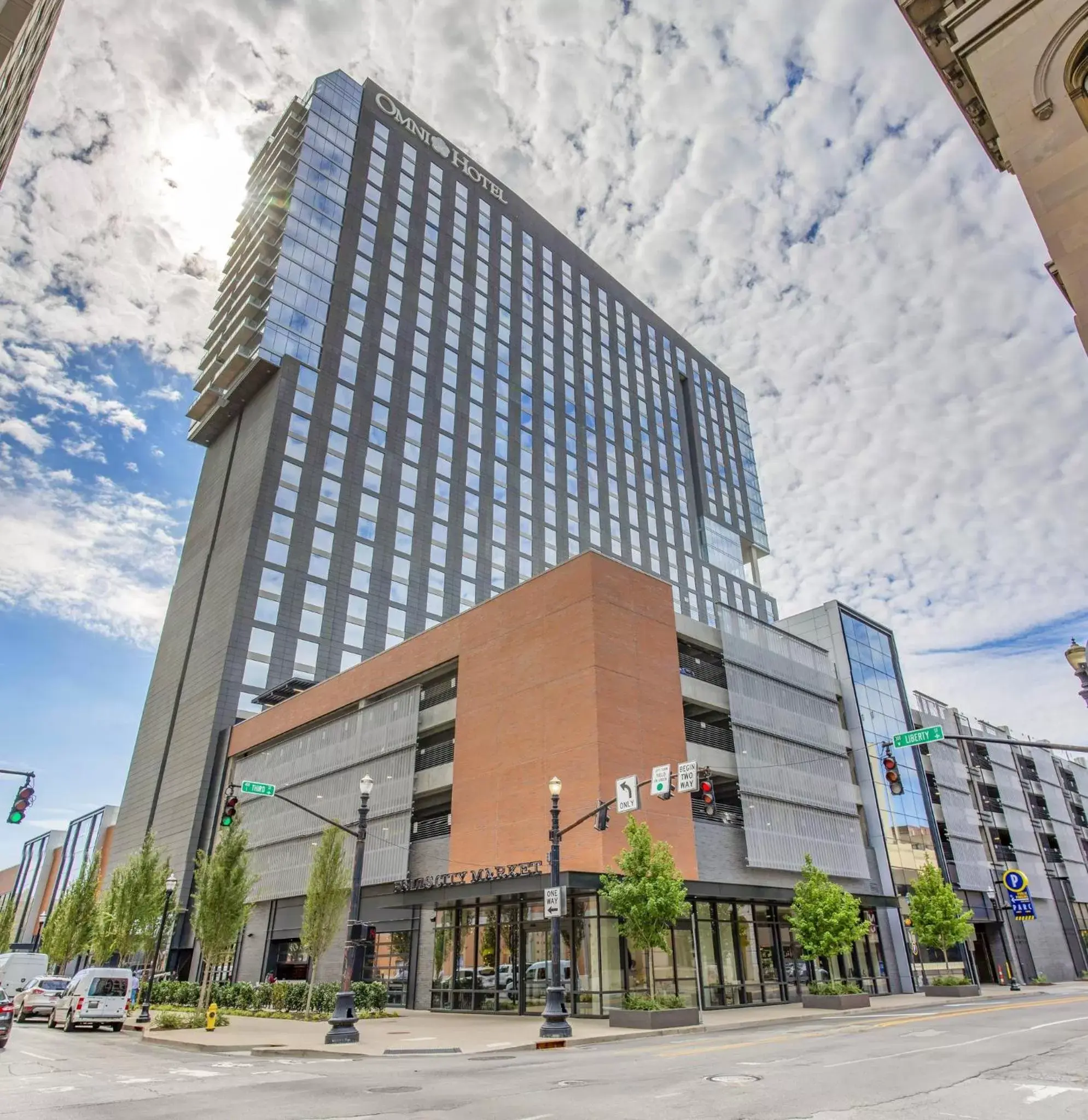 Property Building in Omni Louisville Hotel