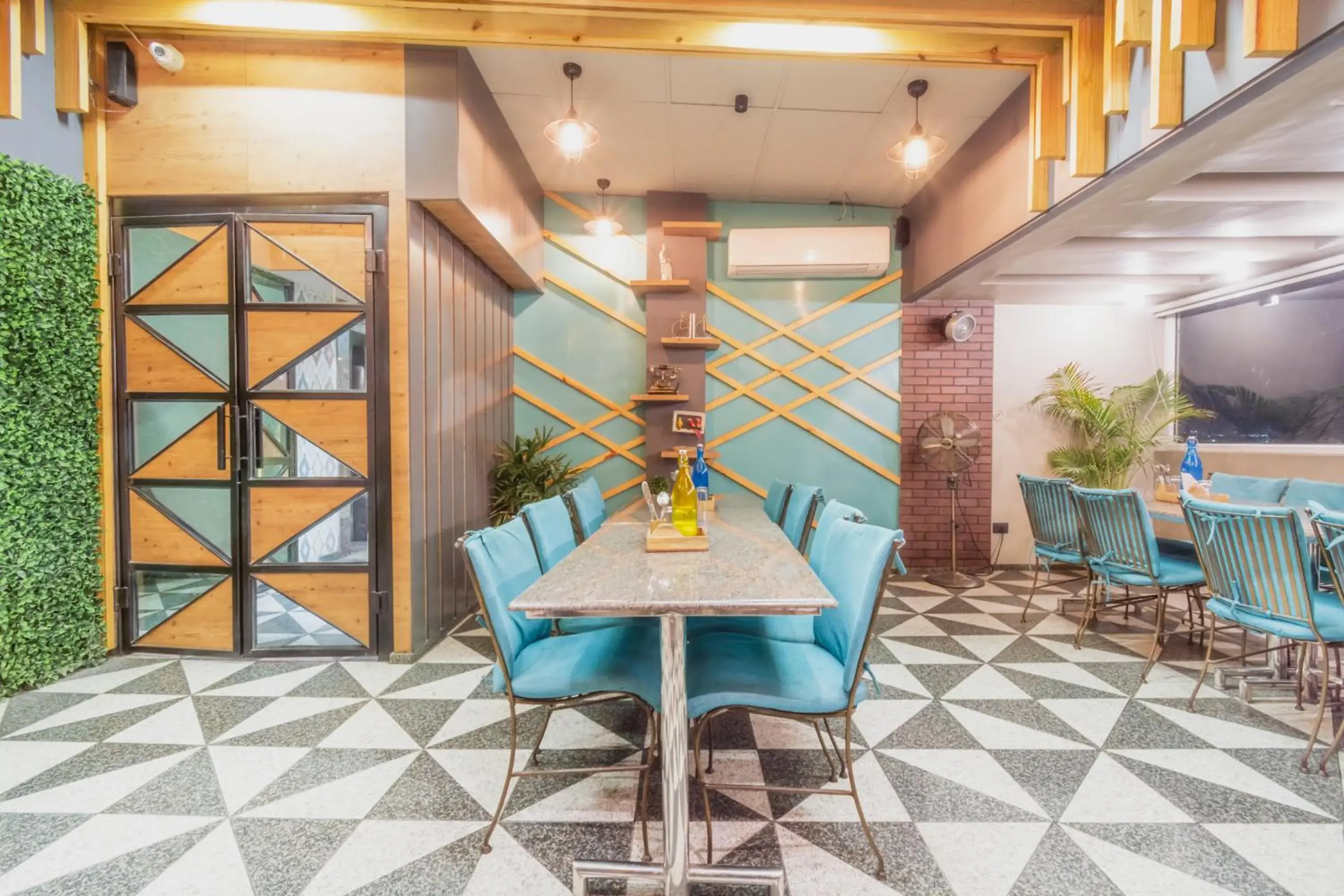 Restaurant/places to eat in Hotel Sunday Inn Restaurant/places to eat in Hotel Sunday Inn