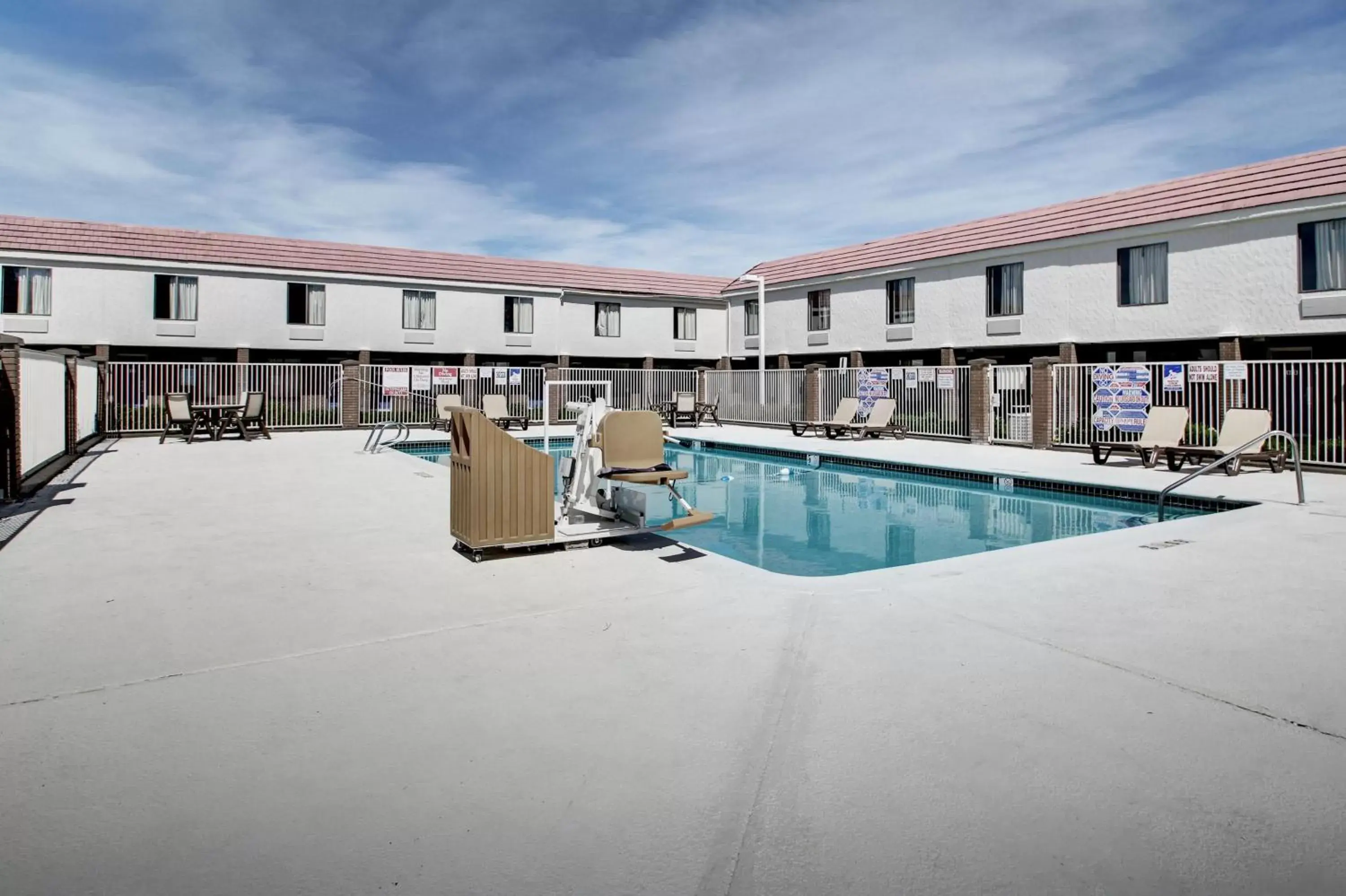 Swimming pool in Motel 6-Ogden, UT - Riverdale Swimming pool in Motel 6-Ogden, UT - Riverdale