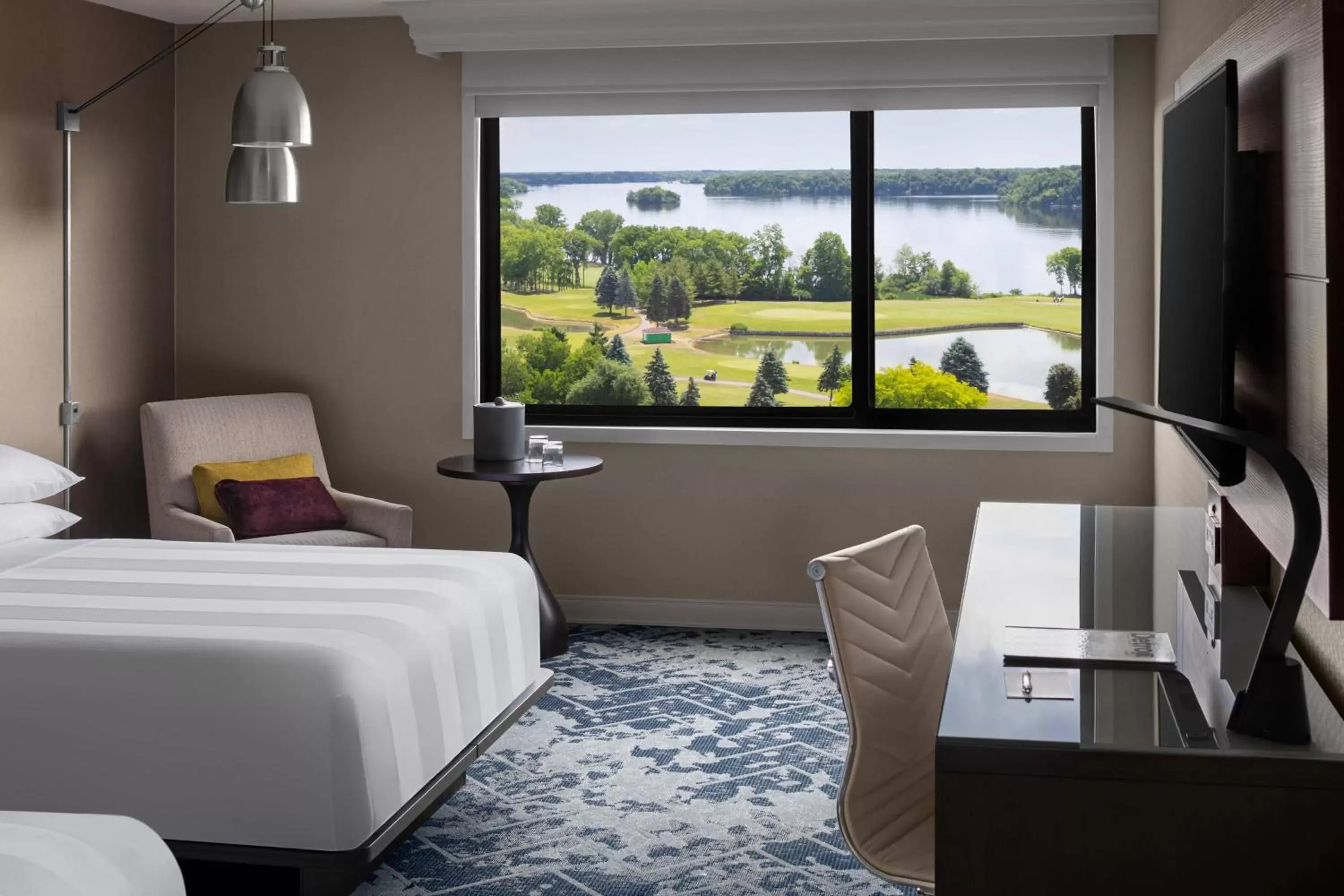 Photo of the whole room, Bed in Ann Arbor Marriott Ypsilanti at Eagle Crest