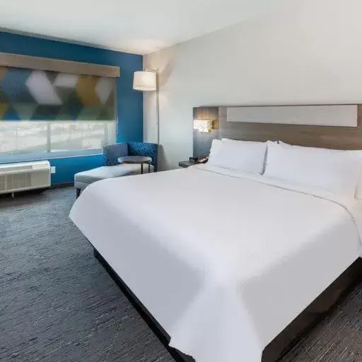 Bed in Holiday Inn Express & Suites - Houston SW - Rosenberg, an IHG Hotel