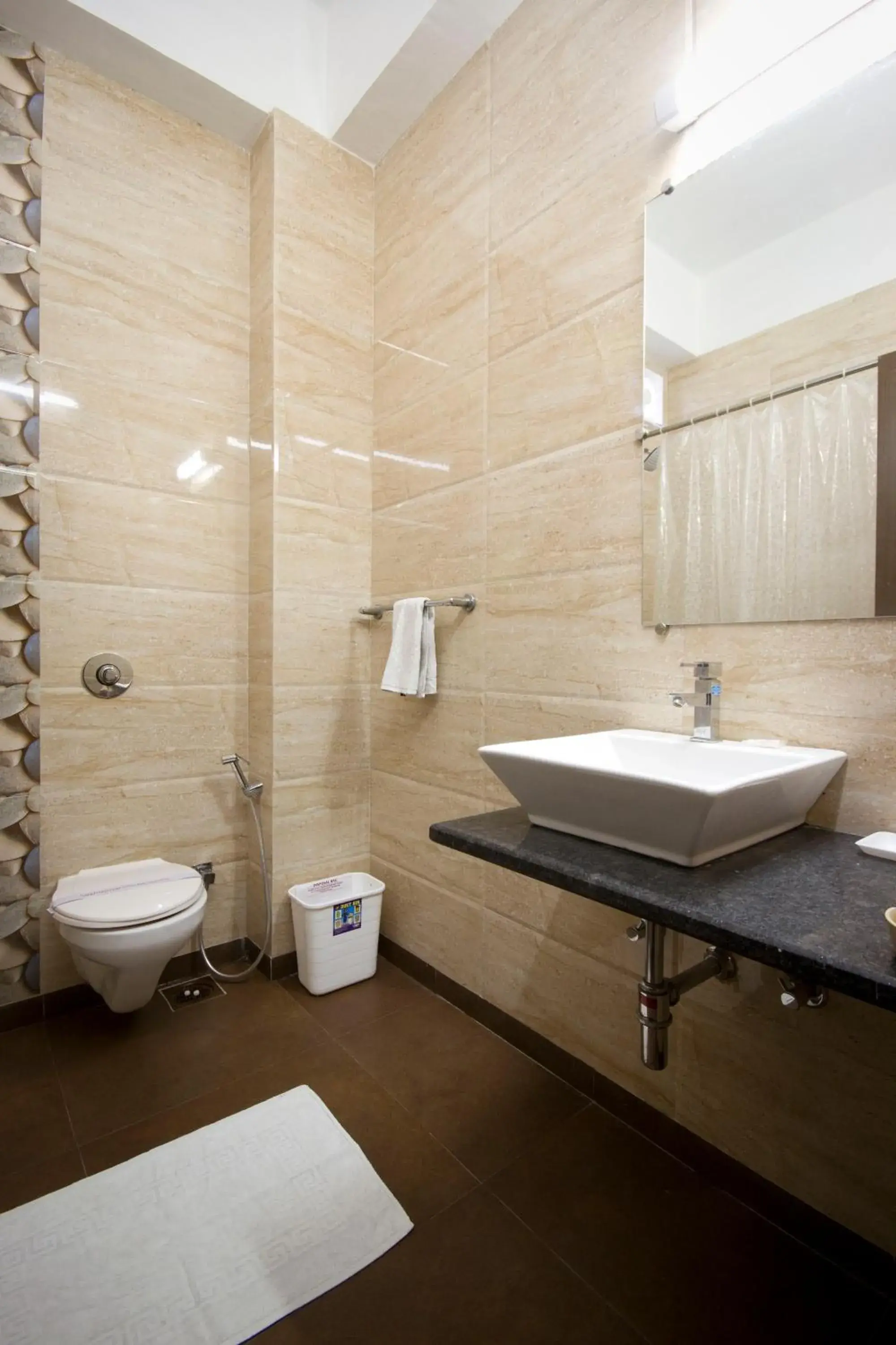 Bathroom in Hotel Vishnupriya