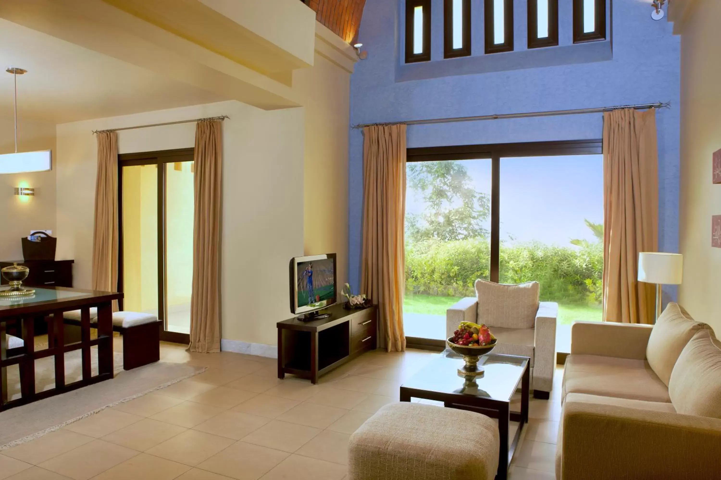 TV and multimedia, Seating Area in The Cove Rotana Resort - Ras Al Khaimah