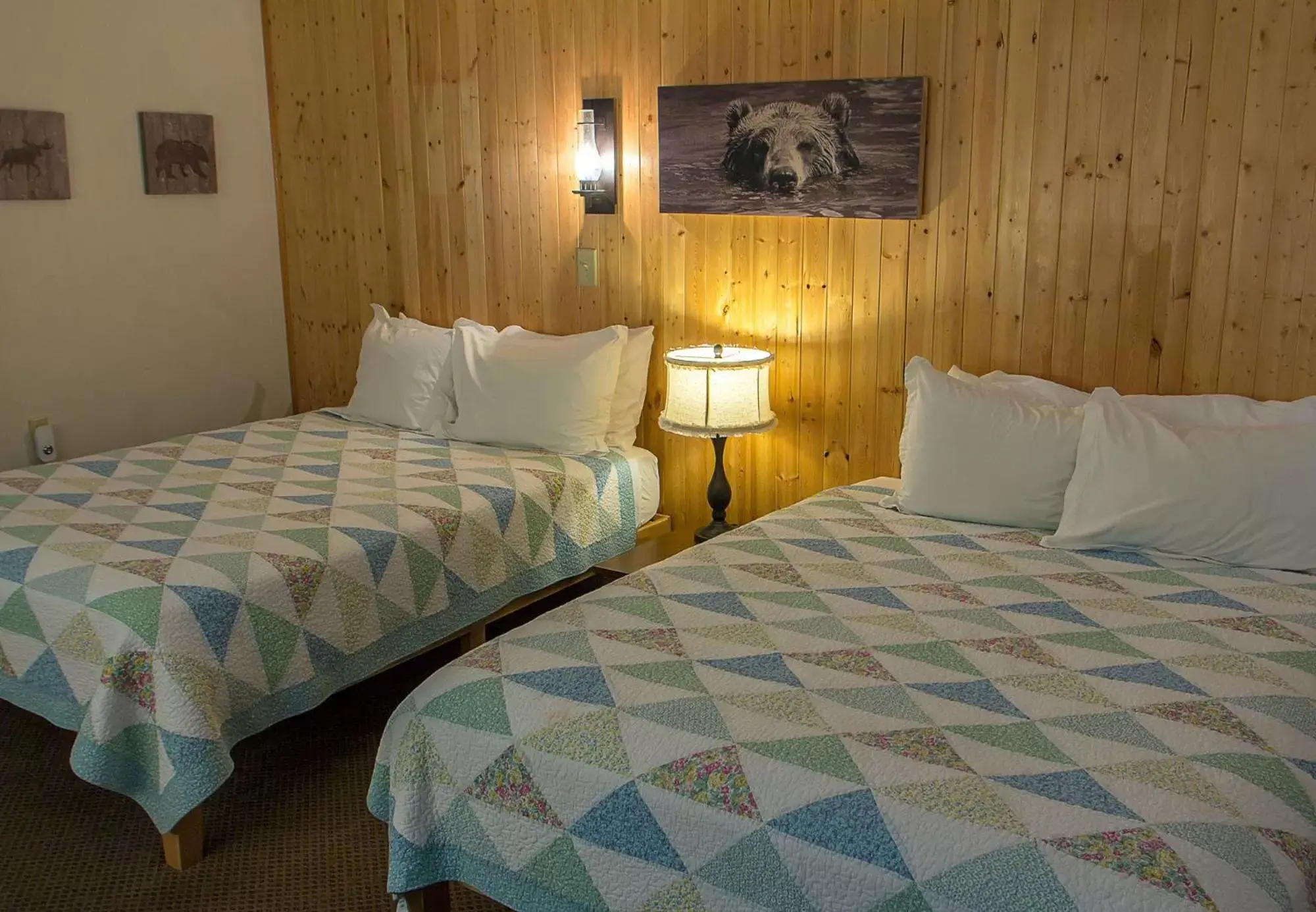 Bed in High Country Motel and Cabins