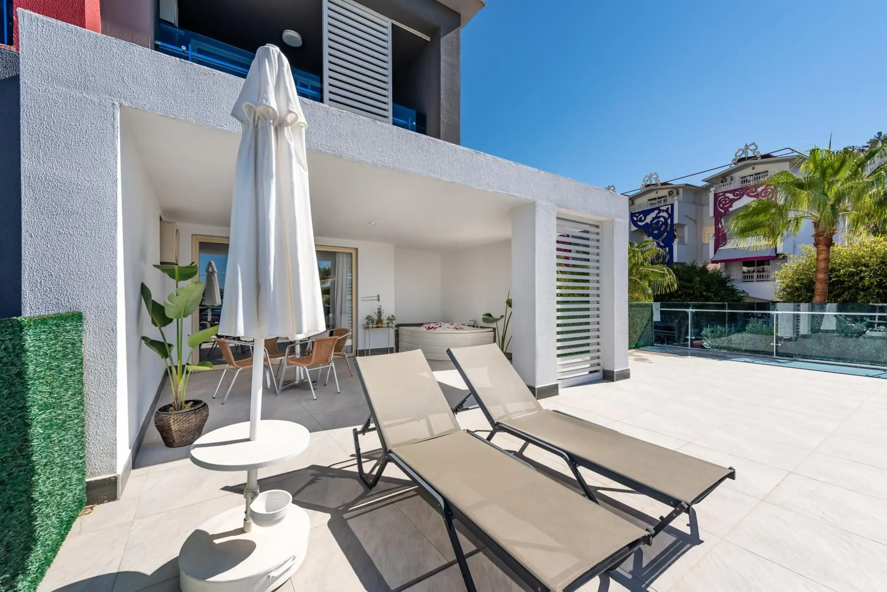 Balcony/Terrace in White City Beach Hotel