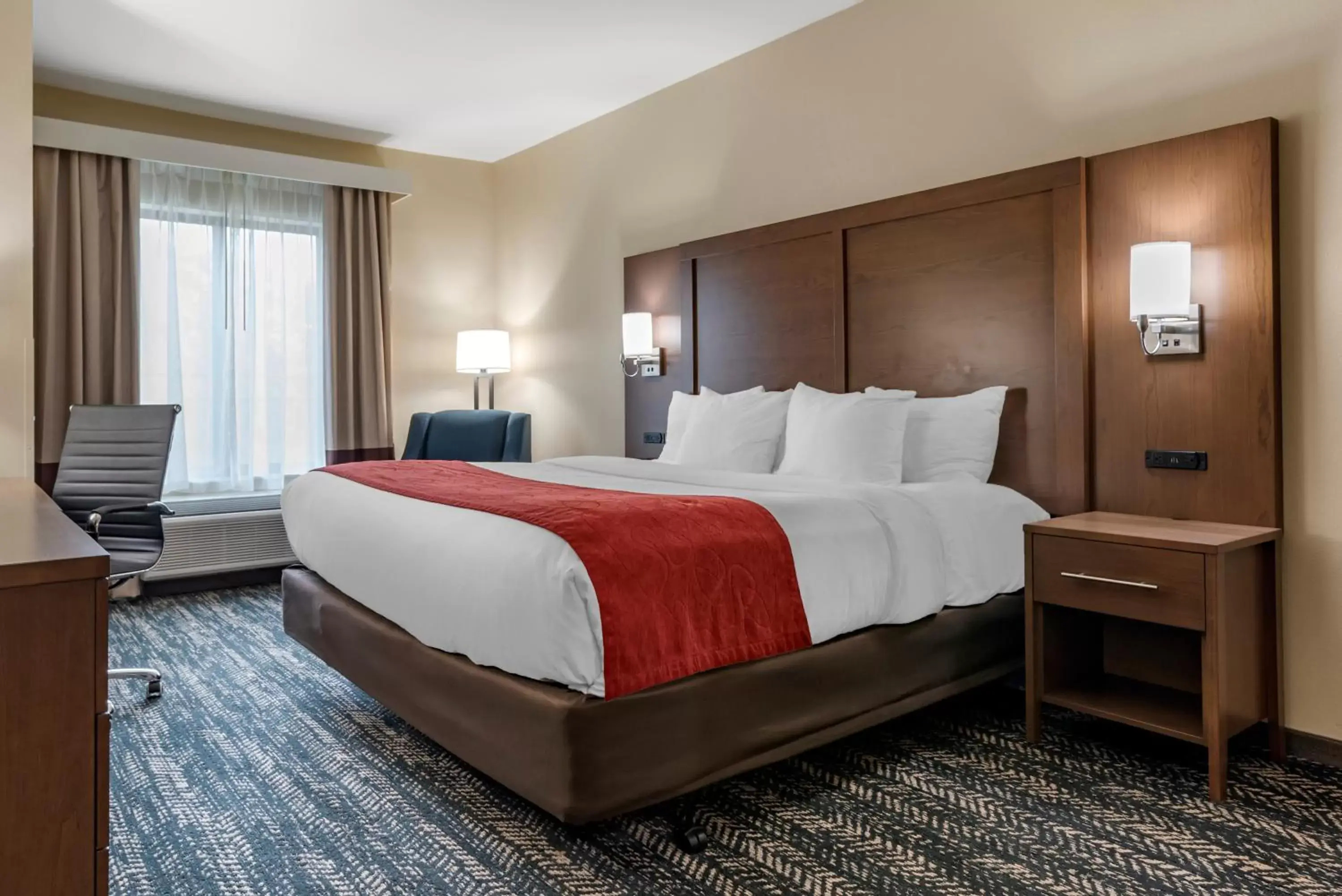 Bed in Comfort Inn & Suites Downtown near University