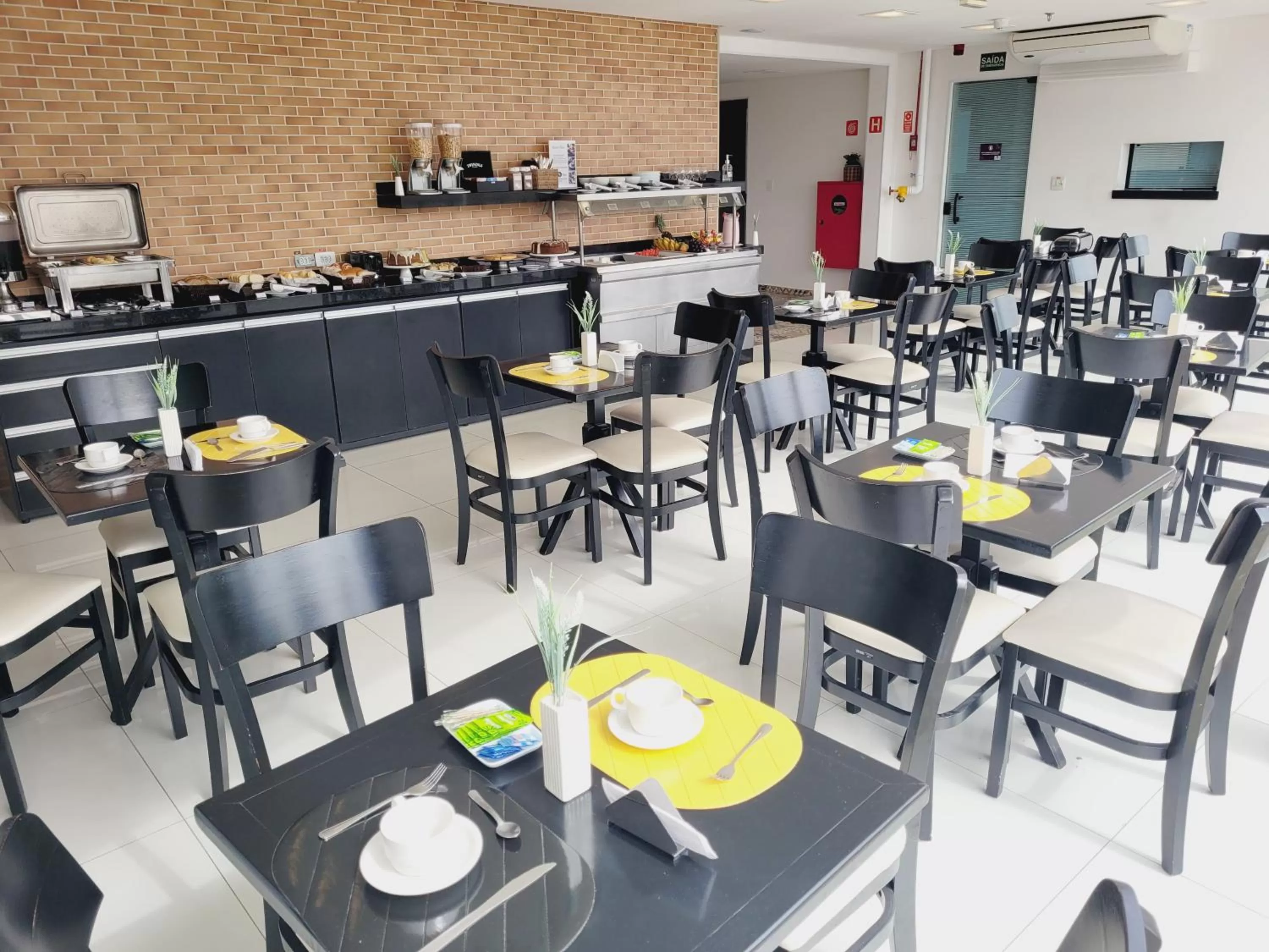 Restaurant/places to eat in Pinda Palace Hotel