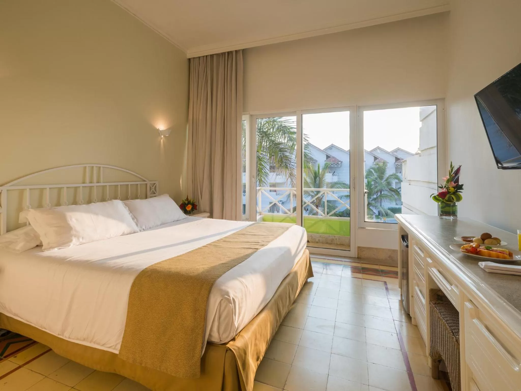 Bed in Hotel Las Americas Casa de Playa