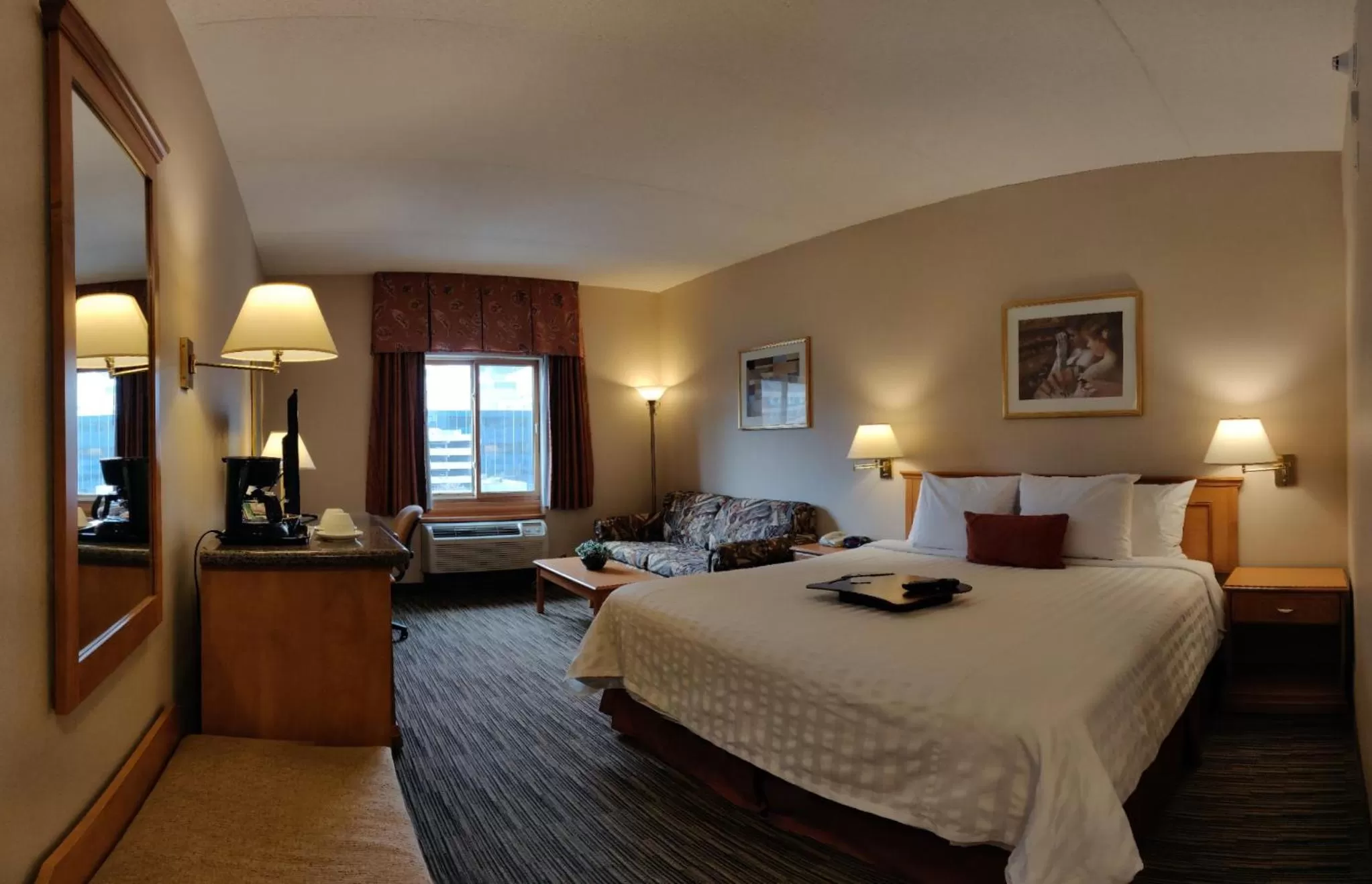 Bed in Humphry Inn and Suites