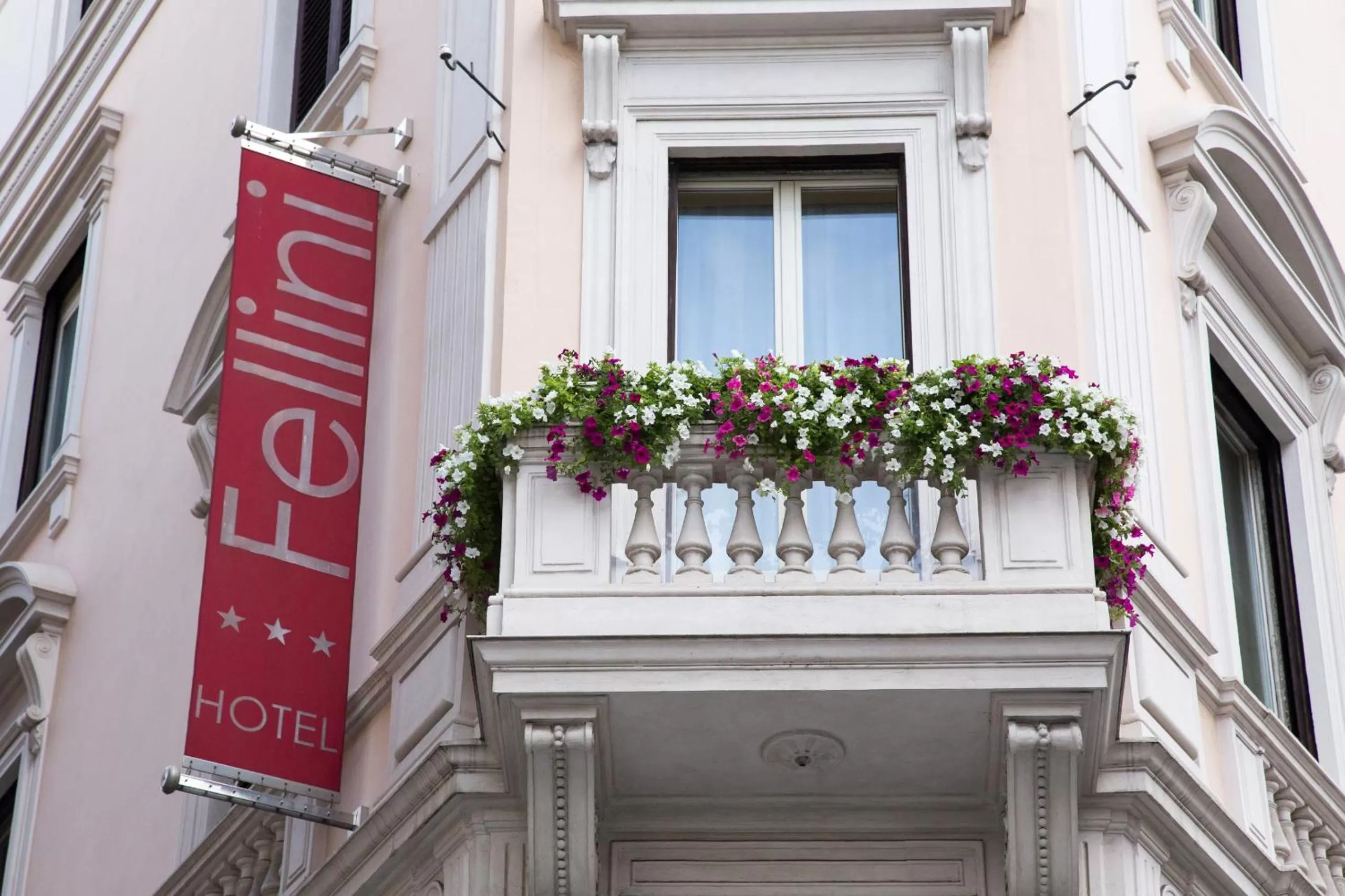 Property building in Hotel Fellini a Fontana di Trevi