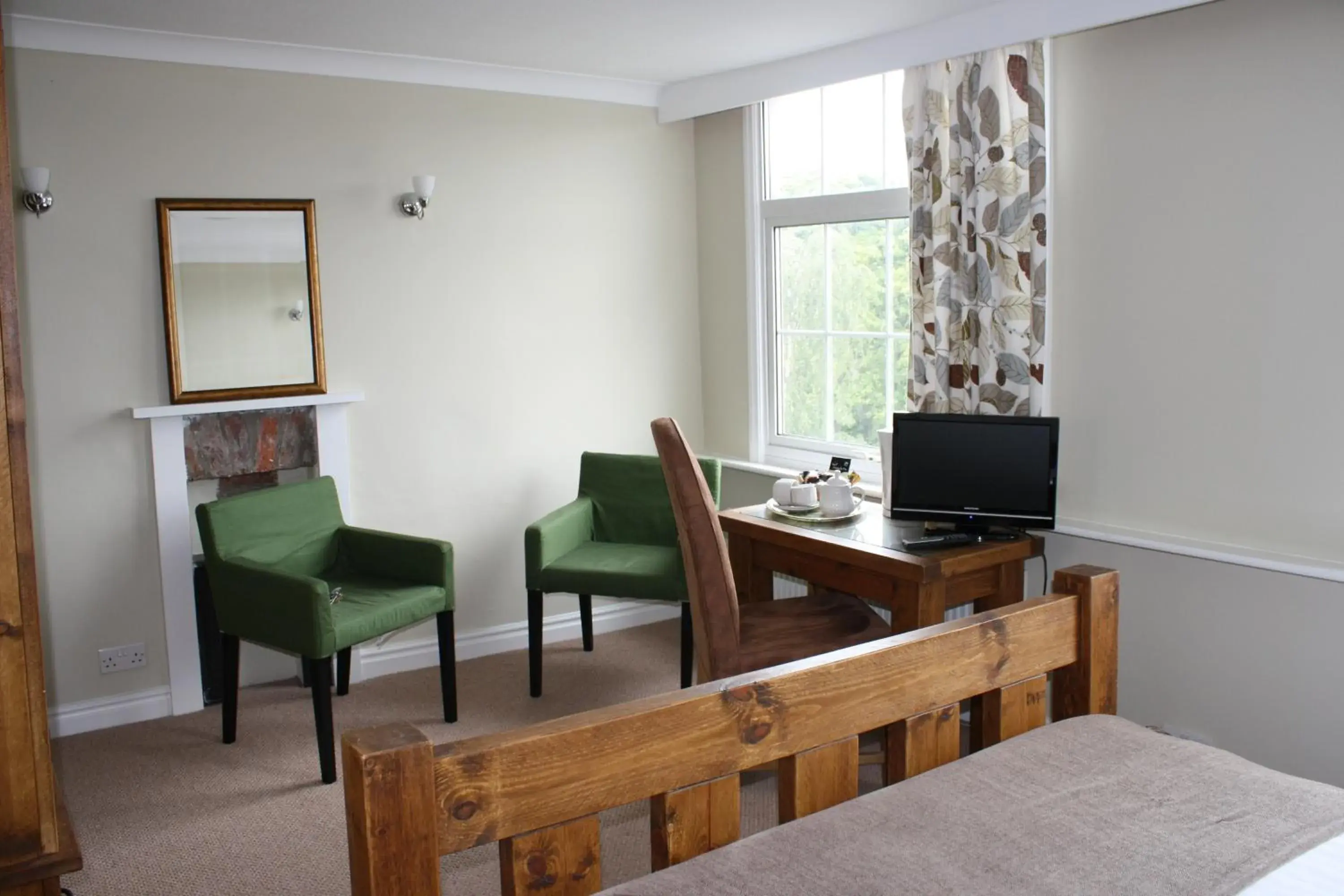 TV and multimedia, TV/Entertainment Center in Holmwood House Guest Accommodation