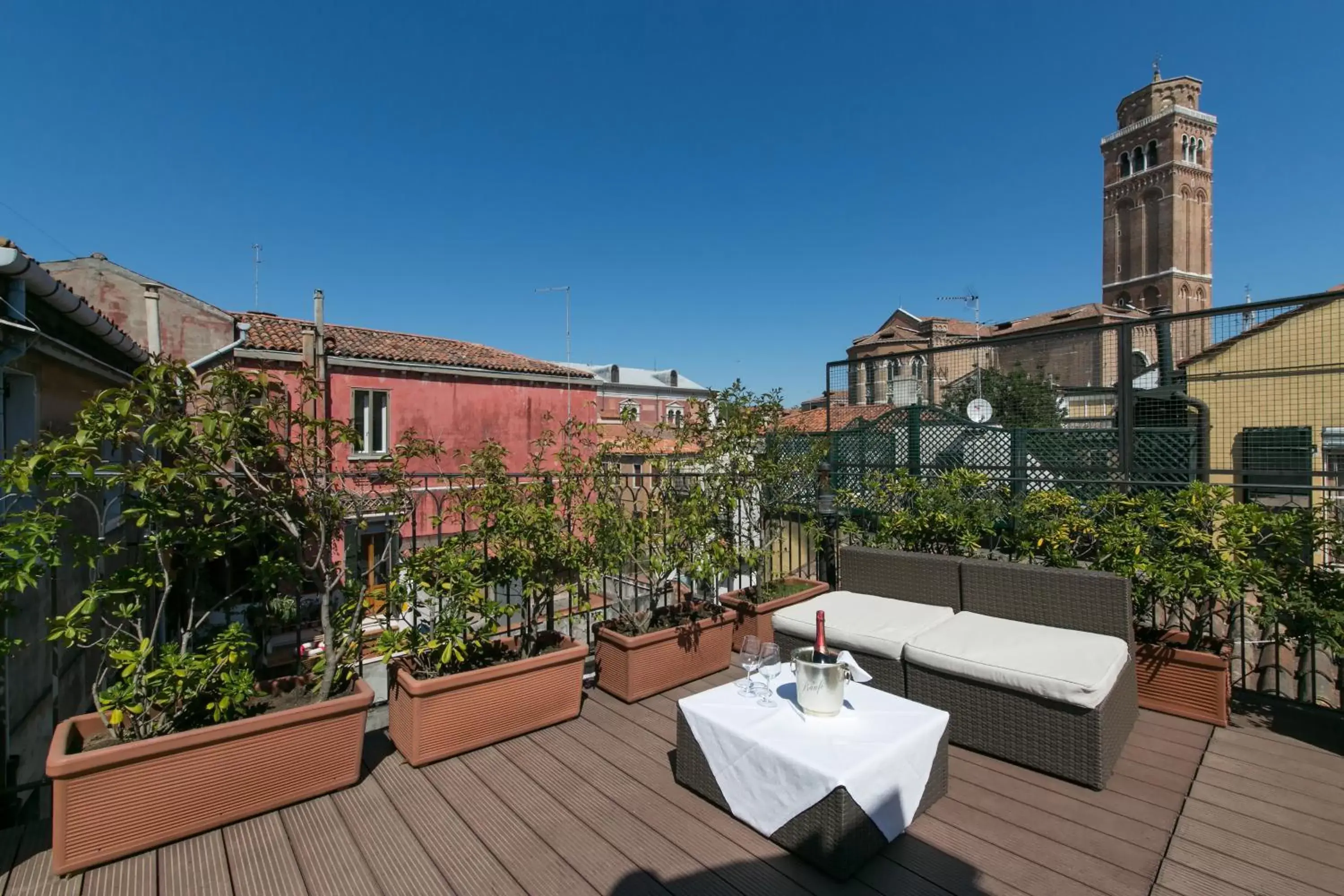 Property building in Hotel Pantalon Property building in Hotel Pantalon