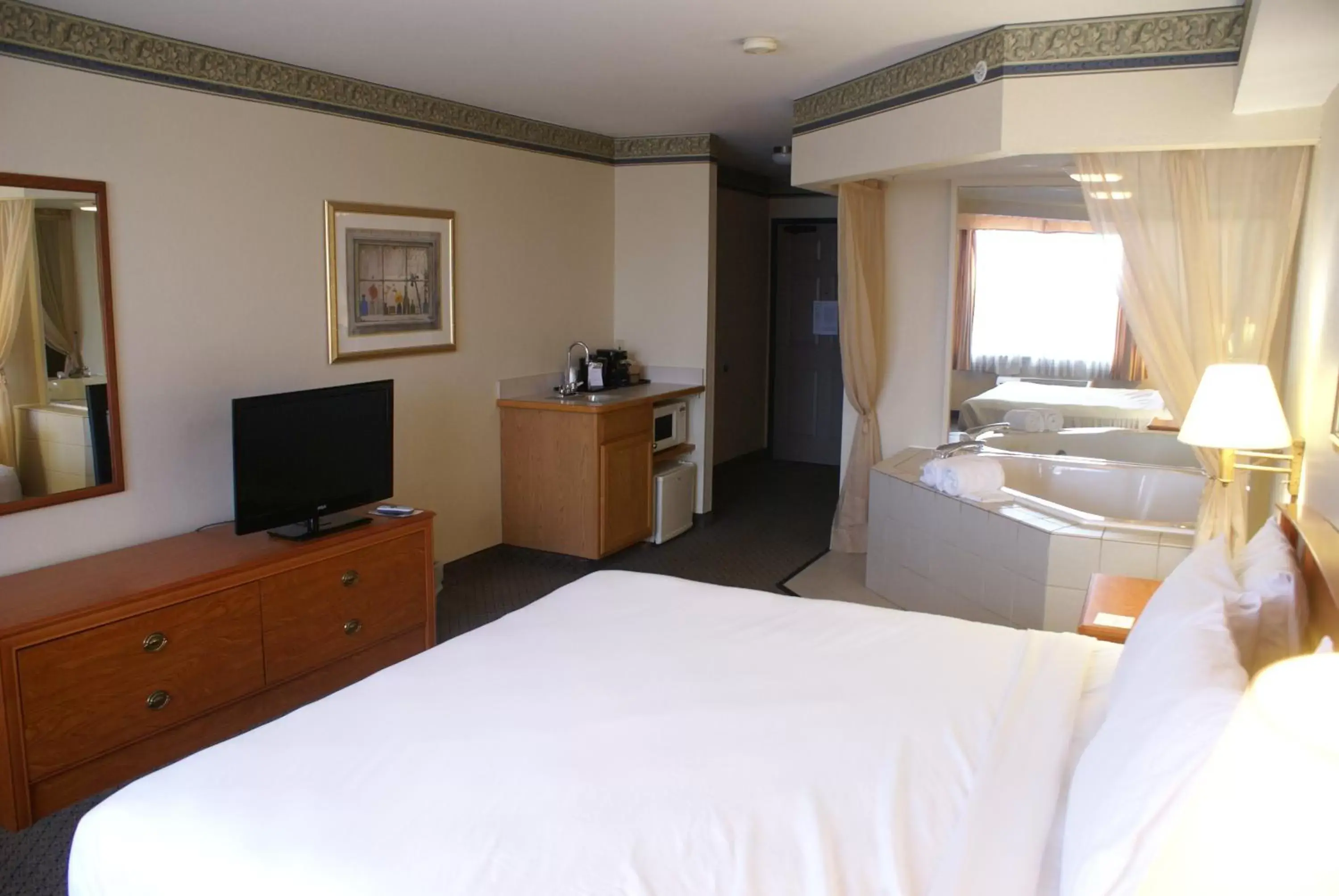 King Suite with Spa Bath - Disability Access in Country Inn & Suites by Radisson, Lansing, MI King Suite with Spa Bath - Disability Access in Country Inn & Suites by Radisson, Lansing, MI