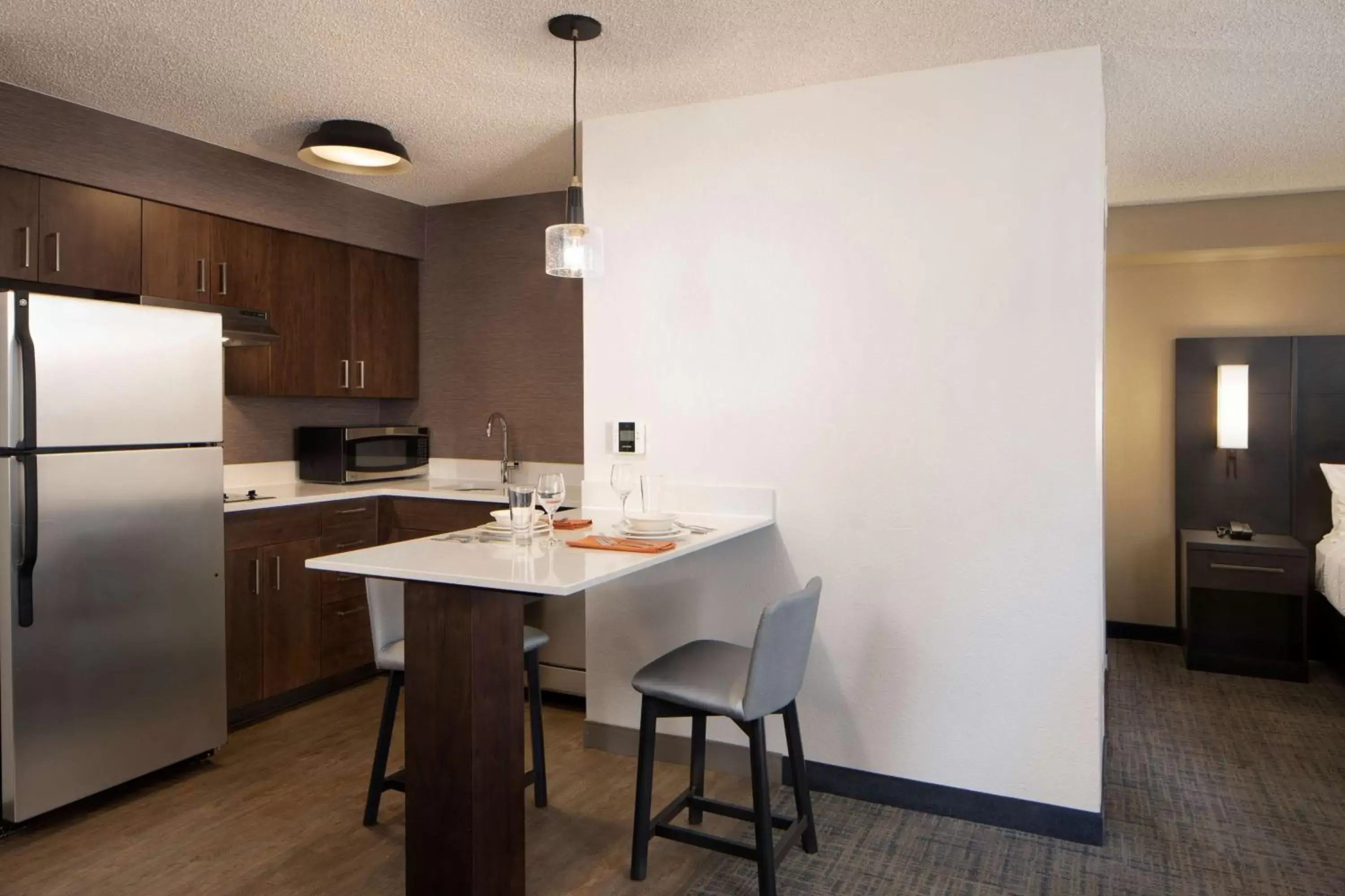 Kitchen or kitchenette, Kitchen/Kitchenette in Sonesta ES Suites Fresno