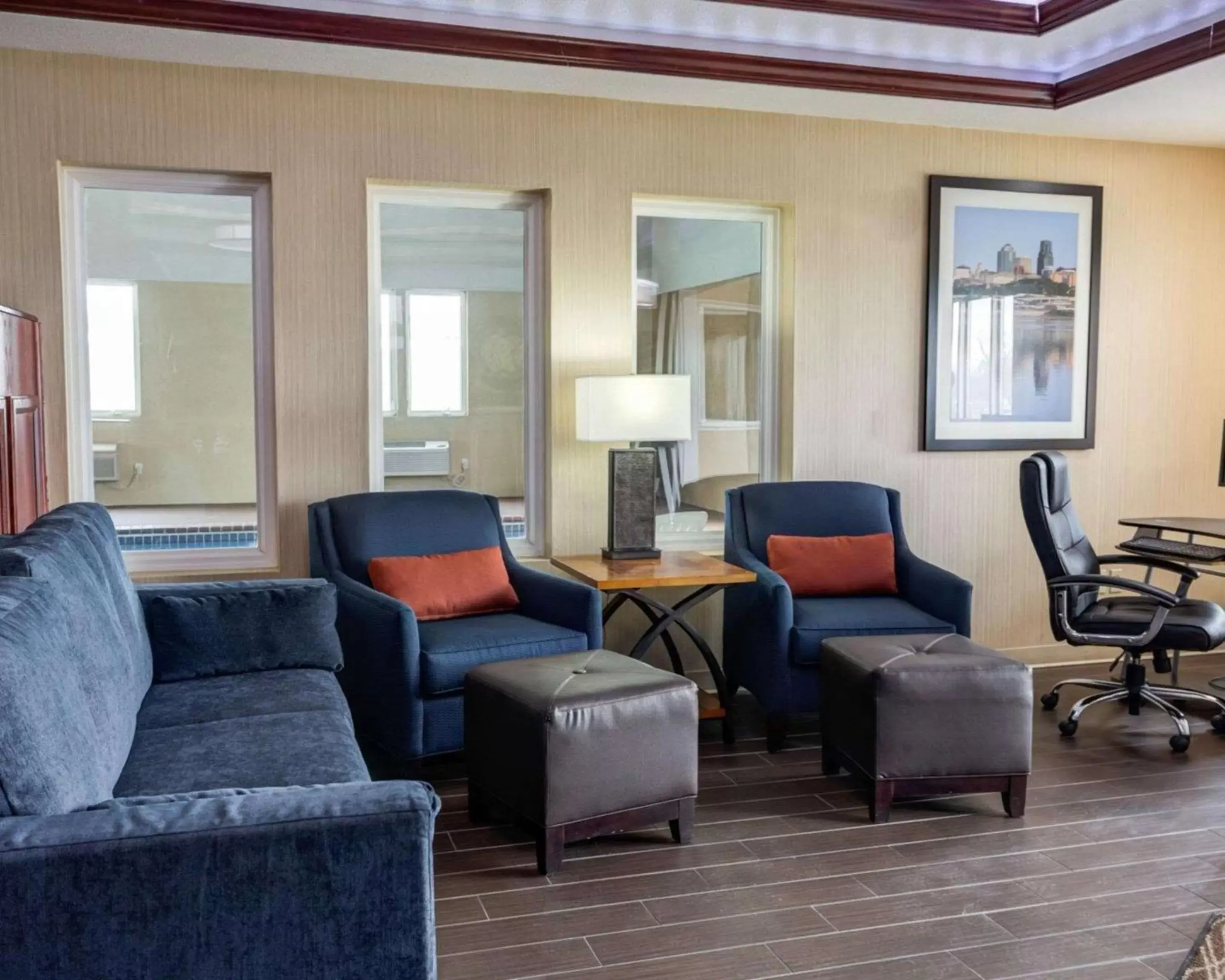 Lobby or reception, Seating Area in Comfort Inn Kearney - Liberty