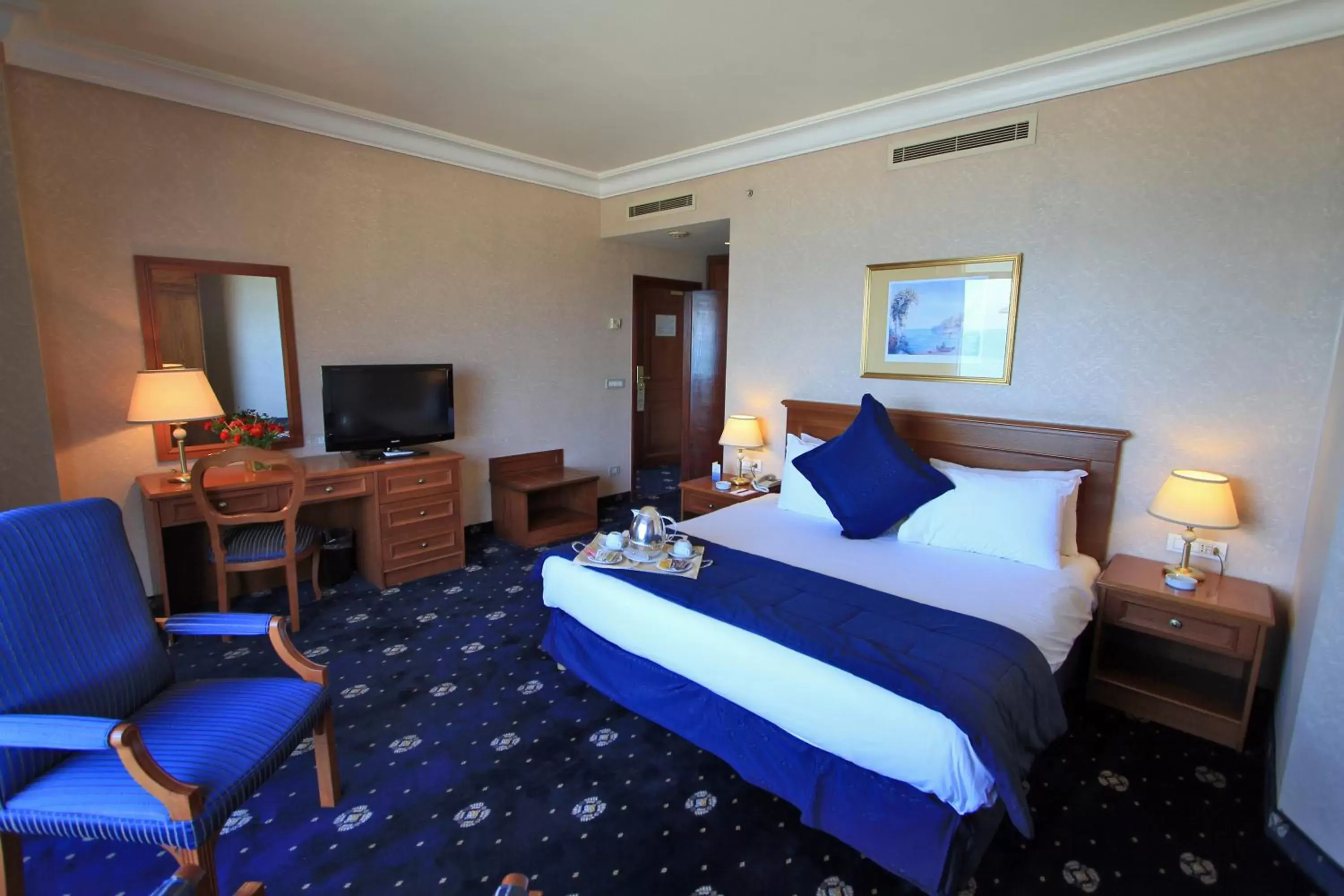 Bedroom, Bed in Bayview Hotel Beirut