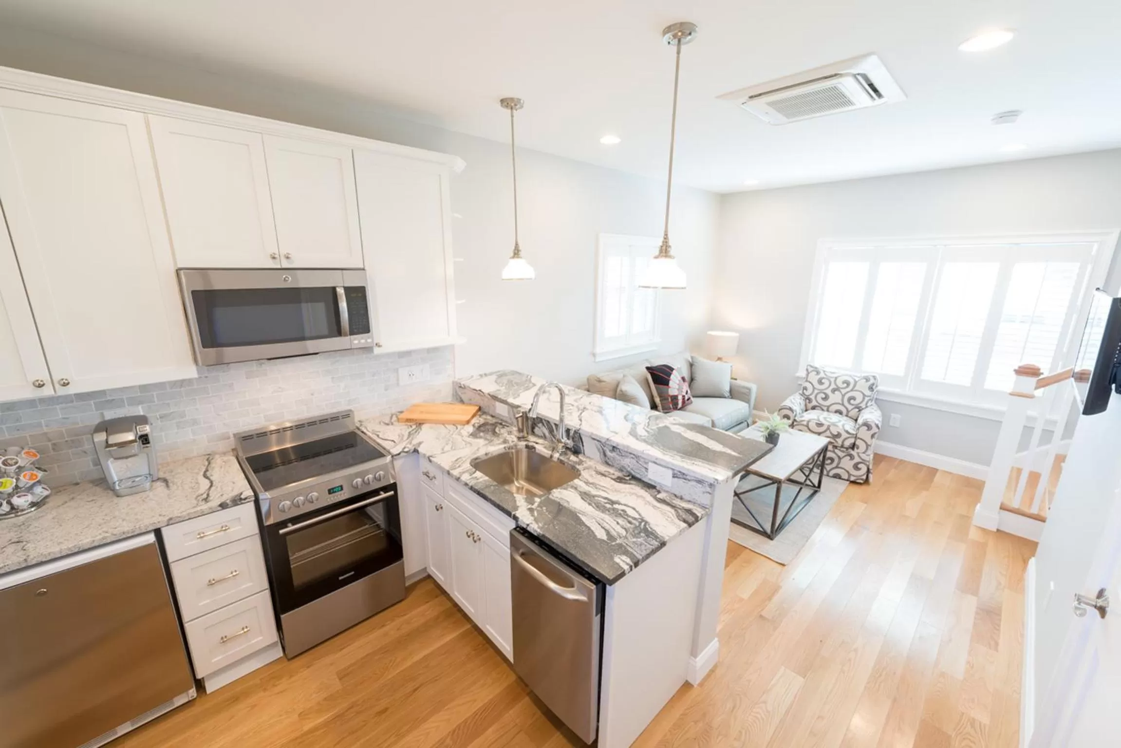 Kitchen or kitchenette, Kitchen/Kitchenette in The East Island Reserve Hotel
