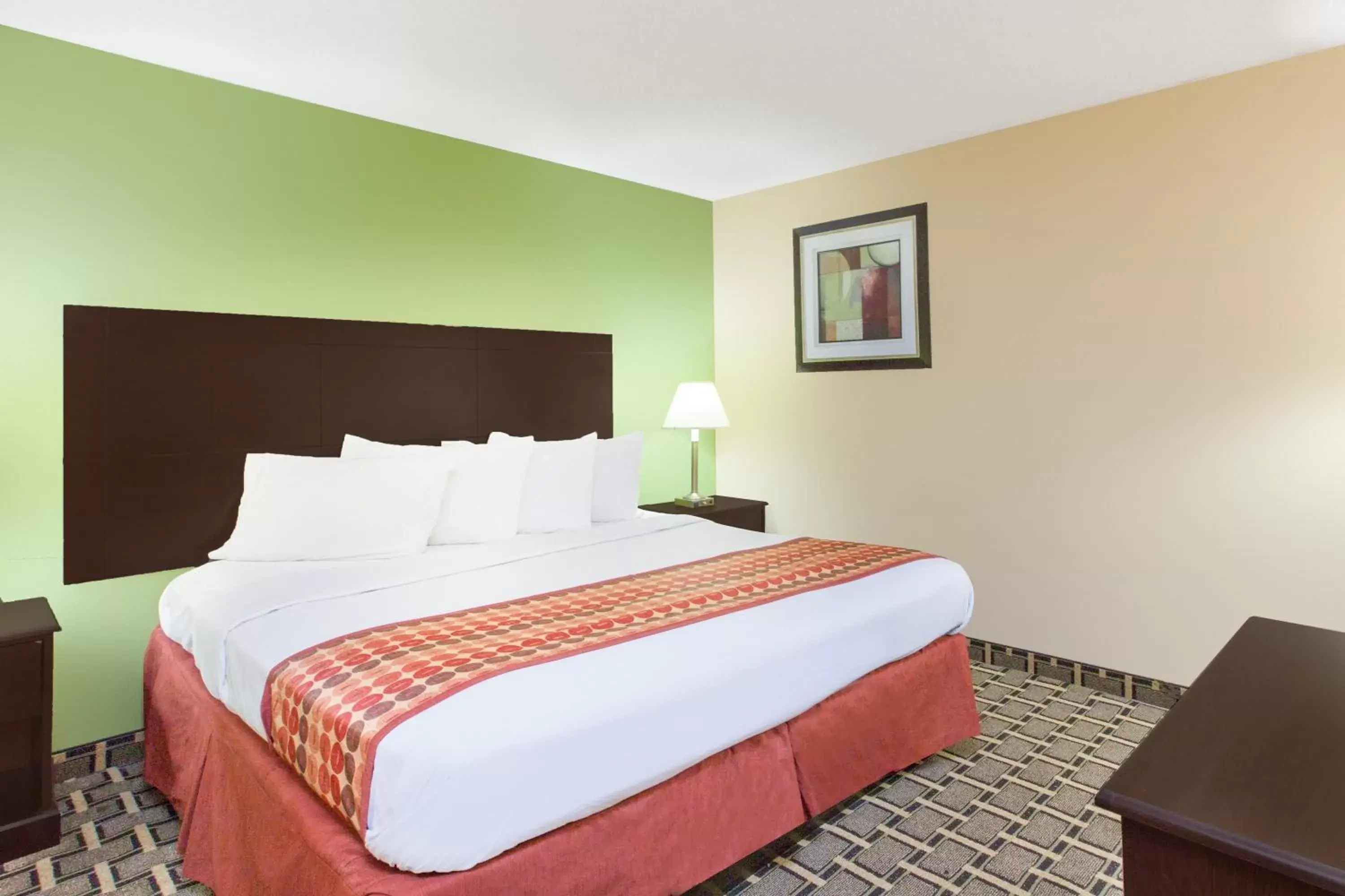 Photo of the whole room, Bed in Days Inn & Suites by Wyndham Madison Heights MI