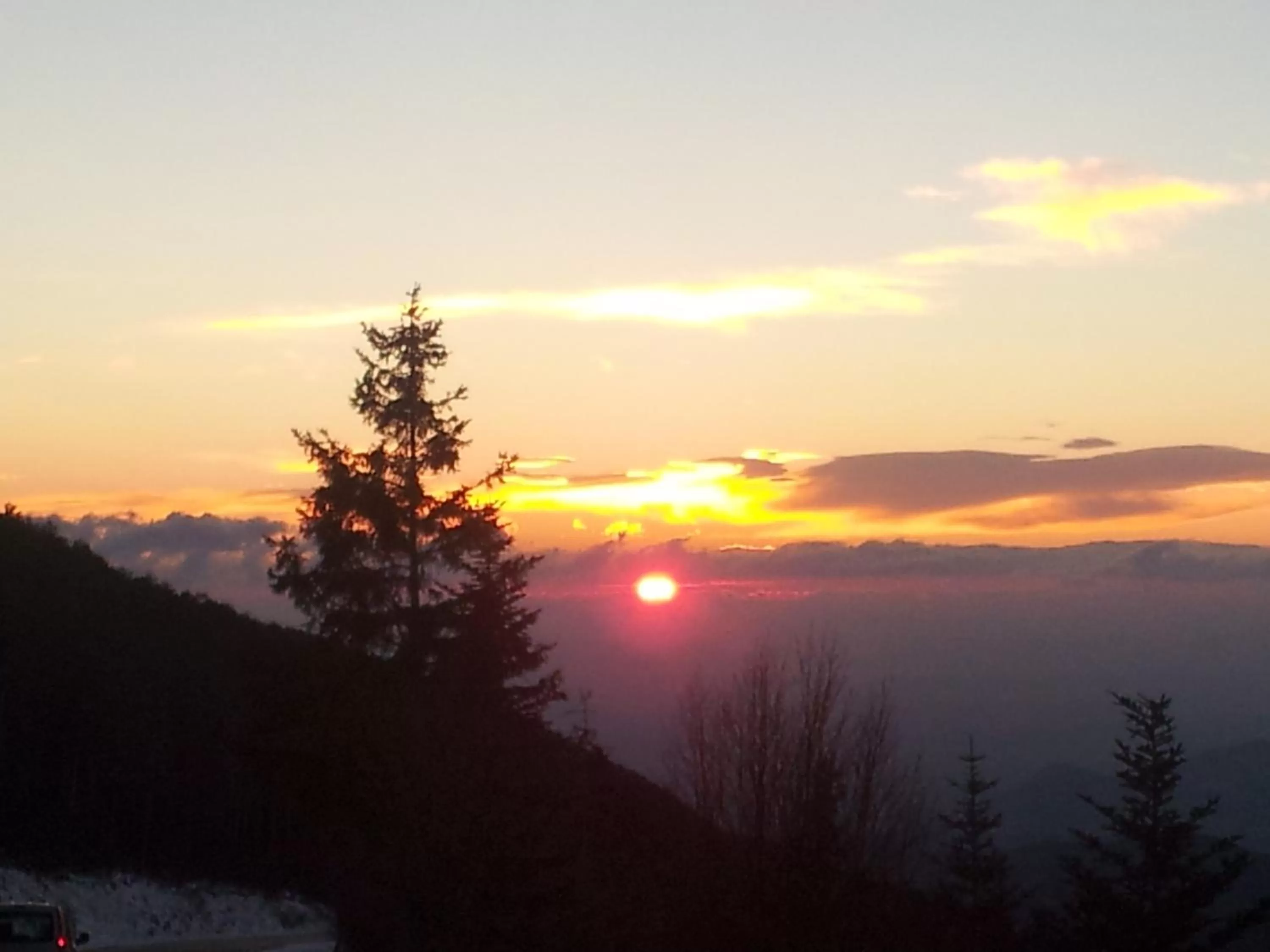 Winter, Sunrise/Sunset in Chambres d'Hôtes Aux Tournesols