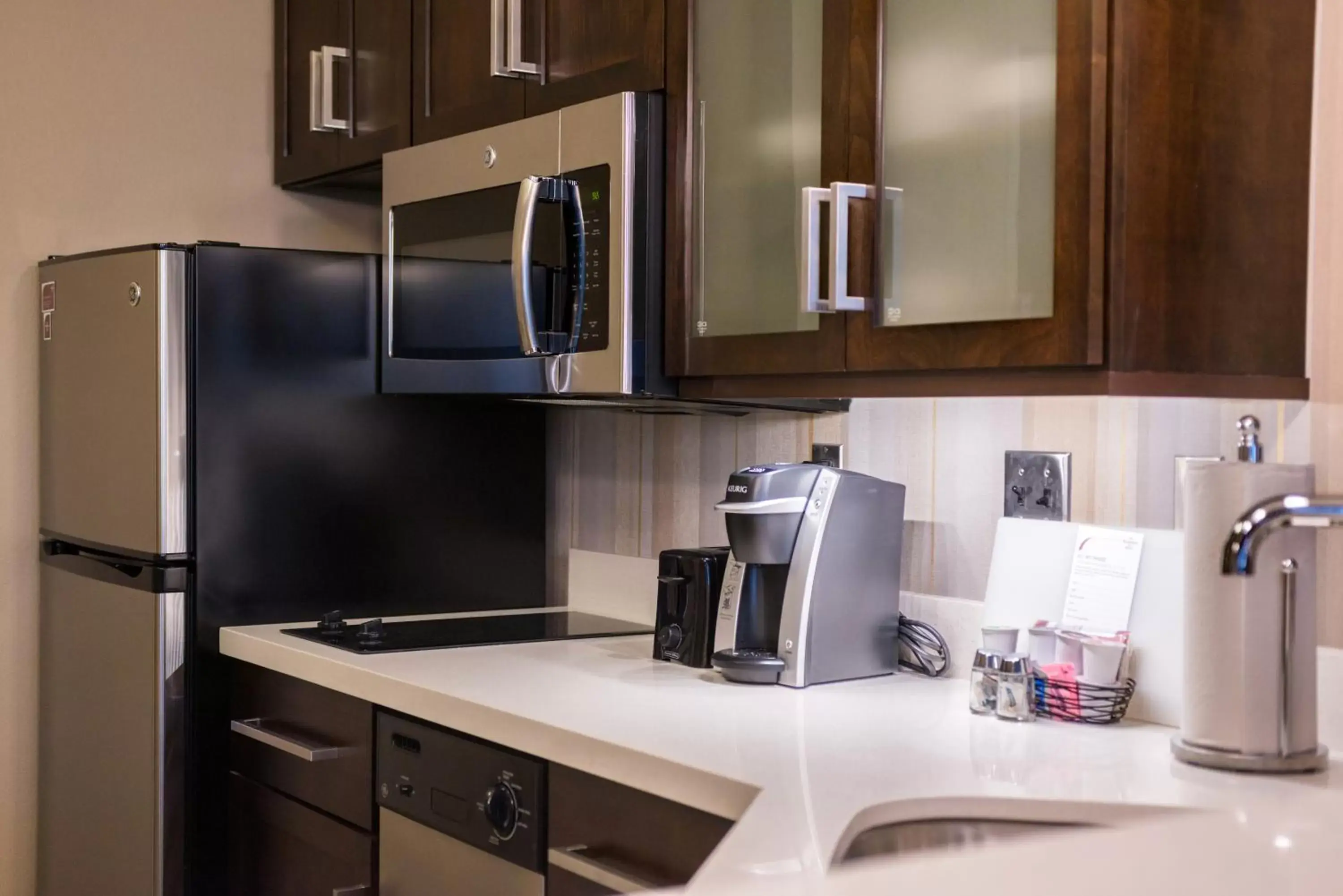 Coffee/tea facilities, Kitchen/Kitchenette in Residence Inn by Marriott Seattle University District