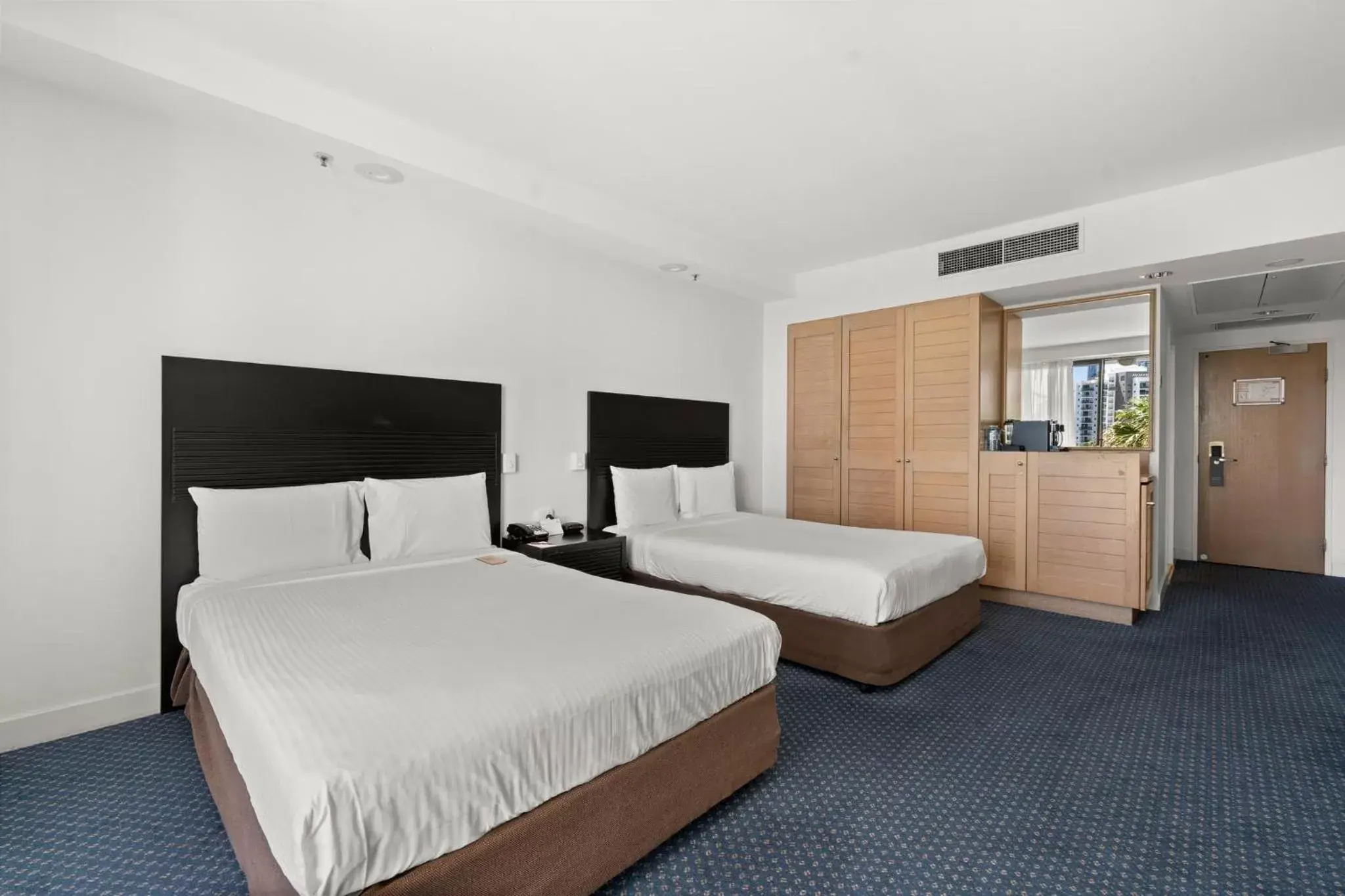 Photo of the whole room, Bed in Crowne Plaza Surfers Paradise, an IHG Hotel