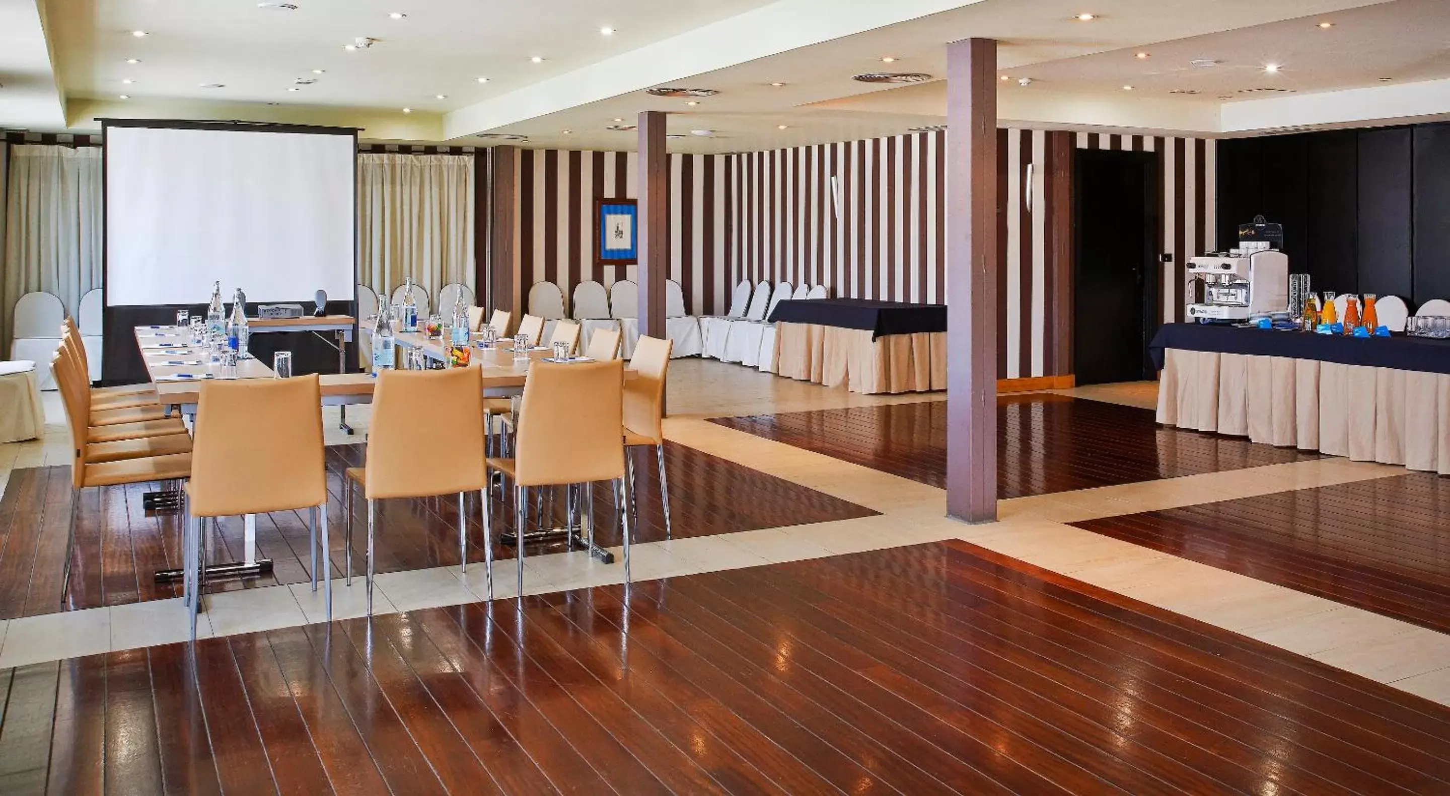 Meeting/conference room in Abba Euskalduna Hotel