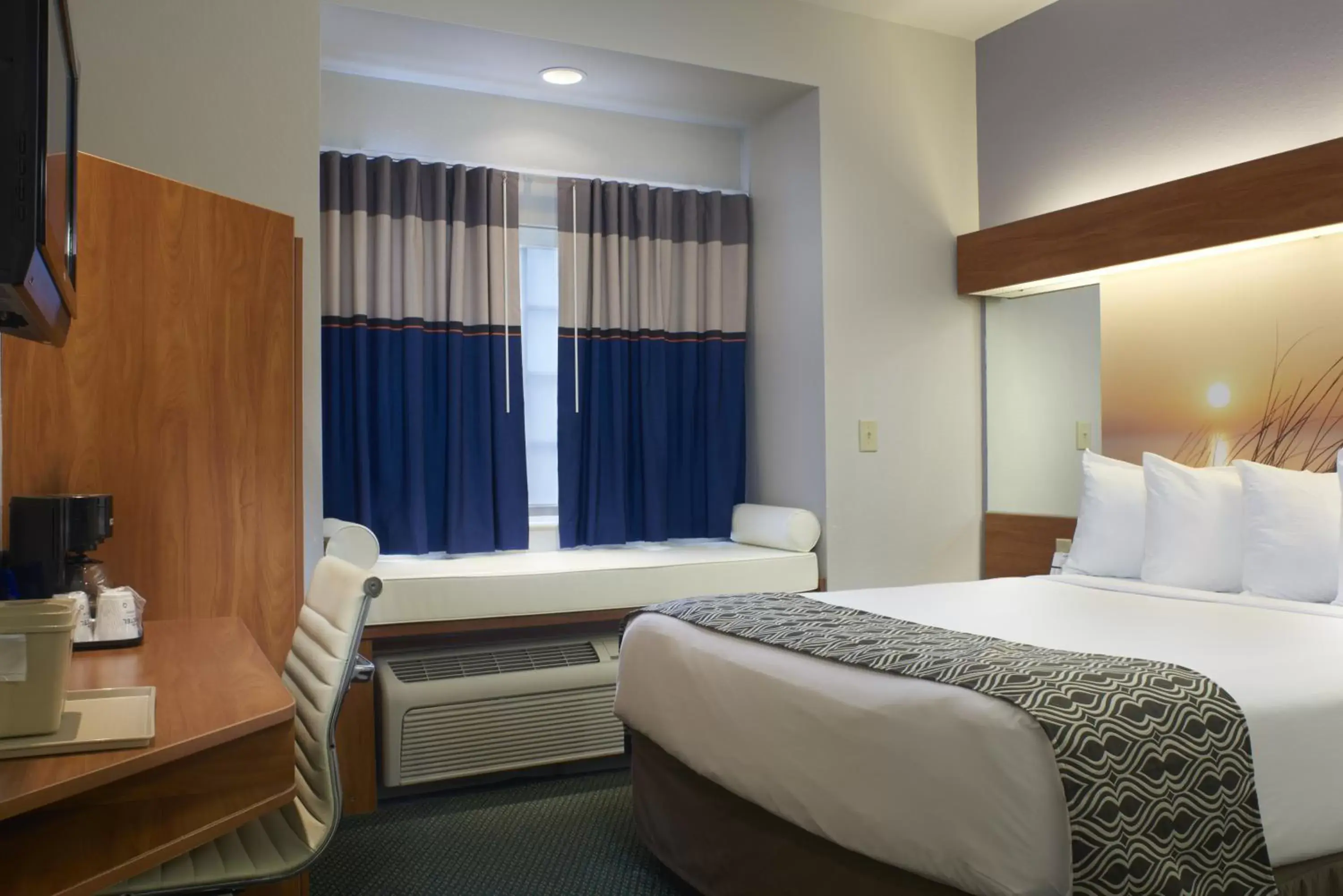 Queen Room - Non-Smoking in Microtel Inn and Suites by Wyndham Port Charlotte