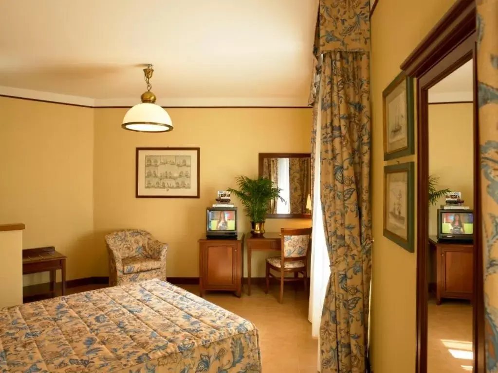 Bedroom, Bed in Albergo Reggio