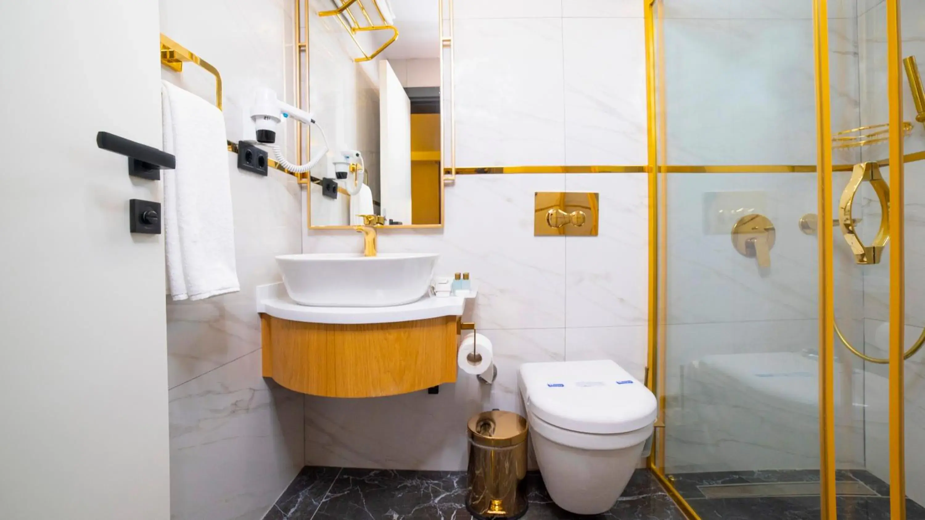 Bathroom in Leaf Port Hotel