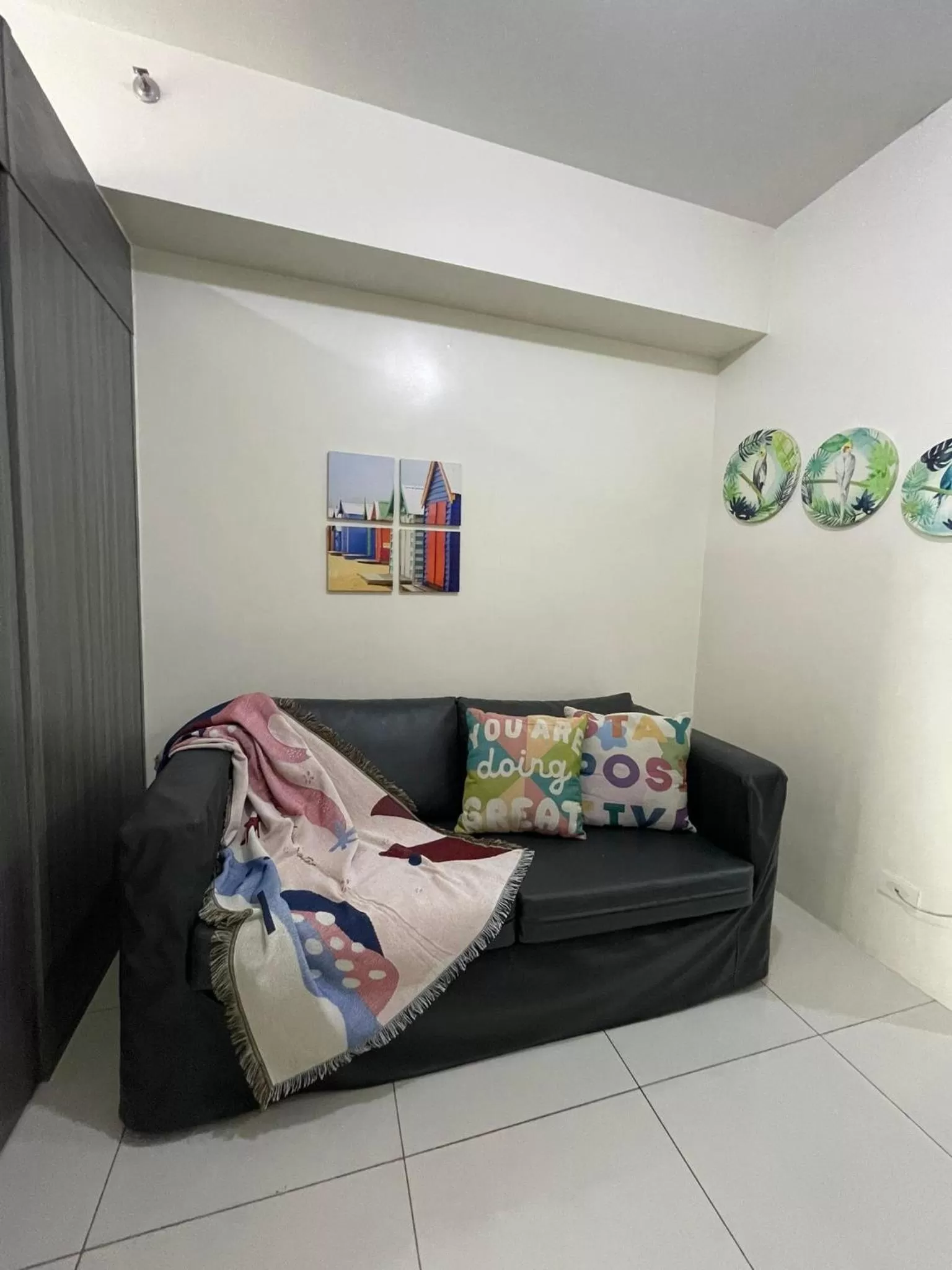 Living room, Seating Area in Green Residences Staycation by PBYY