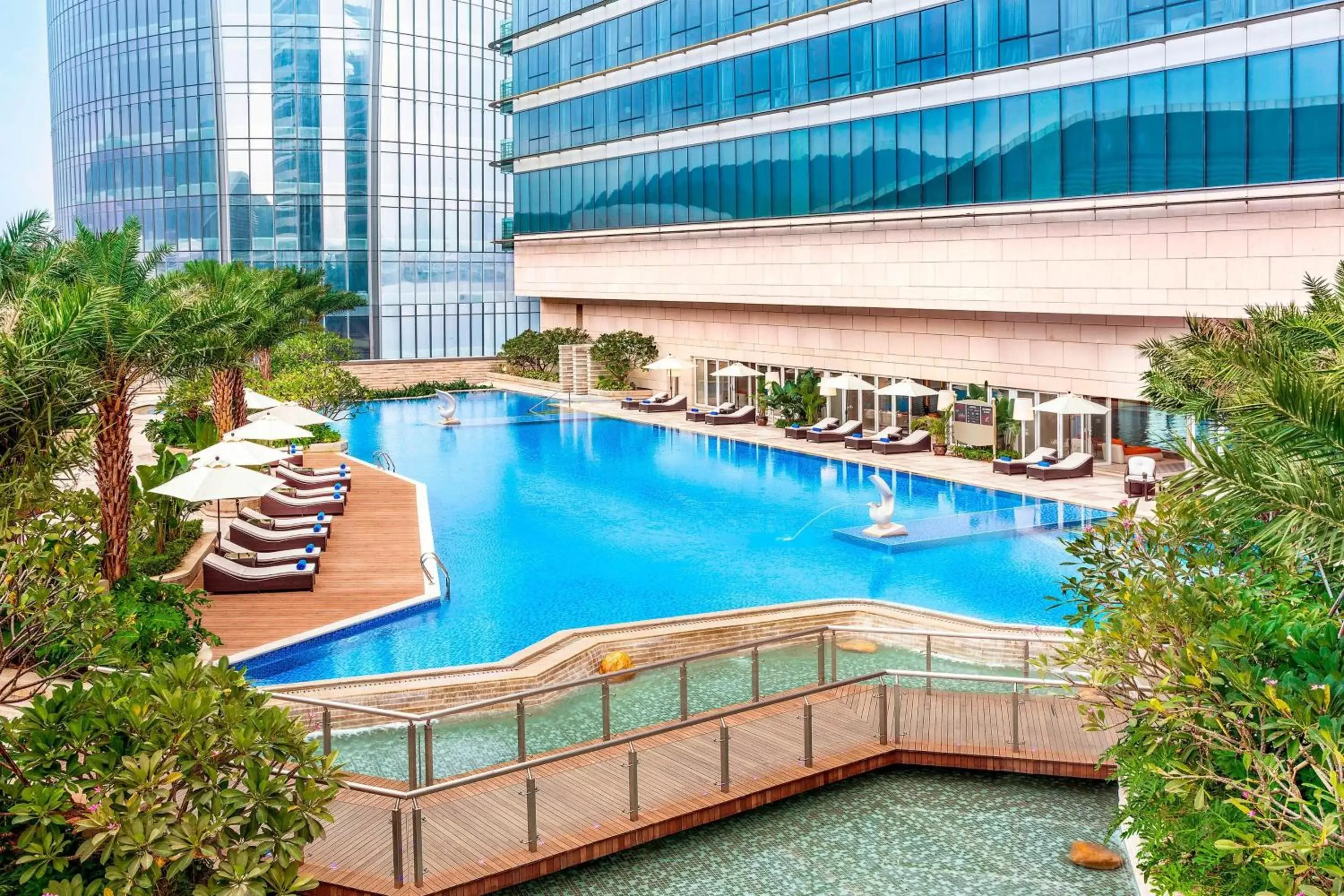 Swimming Pool in Sheraton Zhuhai Hotel