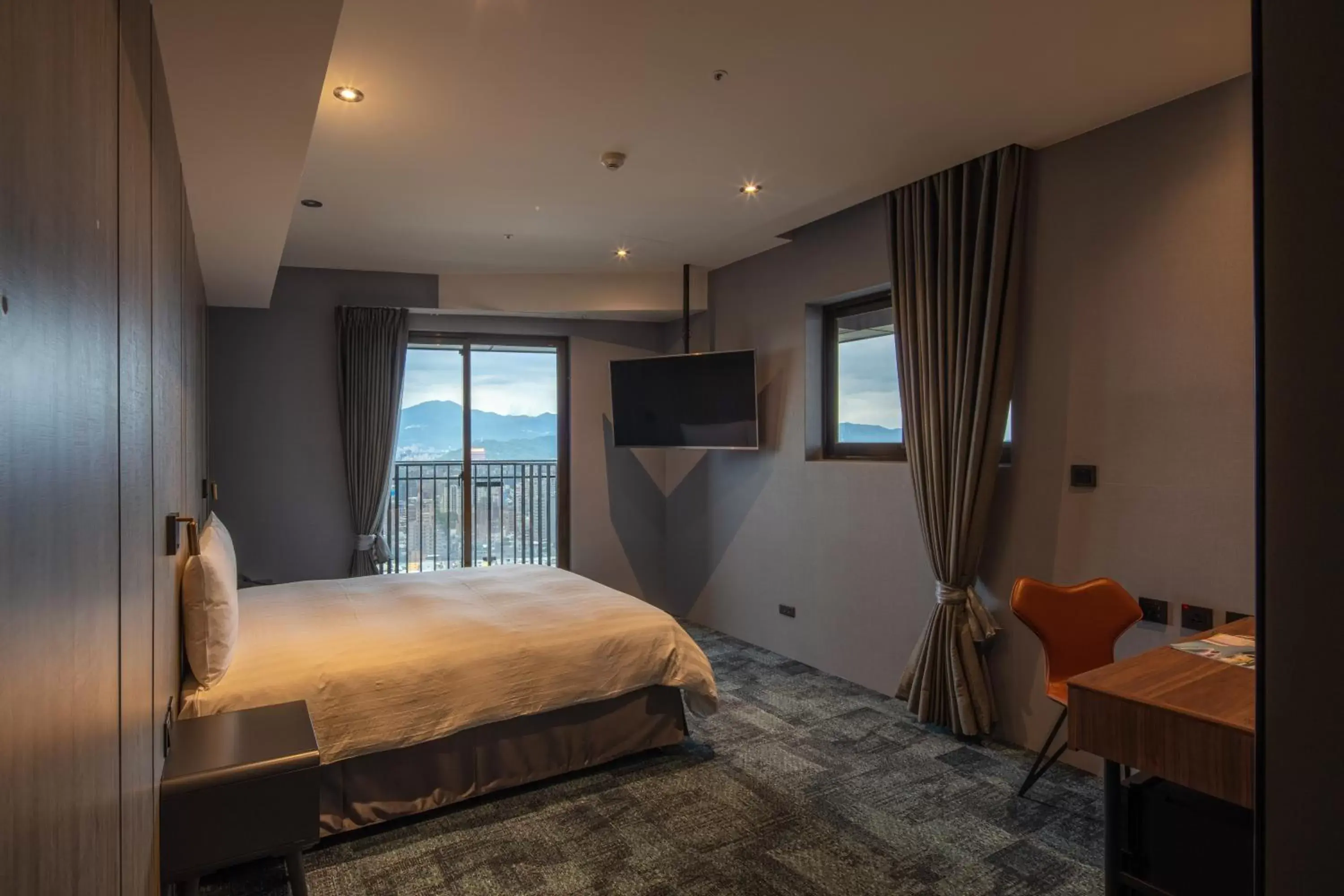 Executive Double Room with Taipei 101 View in Roaders Plus Hotel - Taipei Station Executive Double Room with Taipei 101 View in Roaders Plus Hotel - Taipei Station